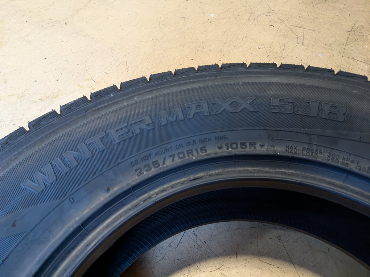 DUNLOP WINTER MAXX SJ8 BSW P 235 70 16 106R WINTER TIRE 290124103