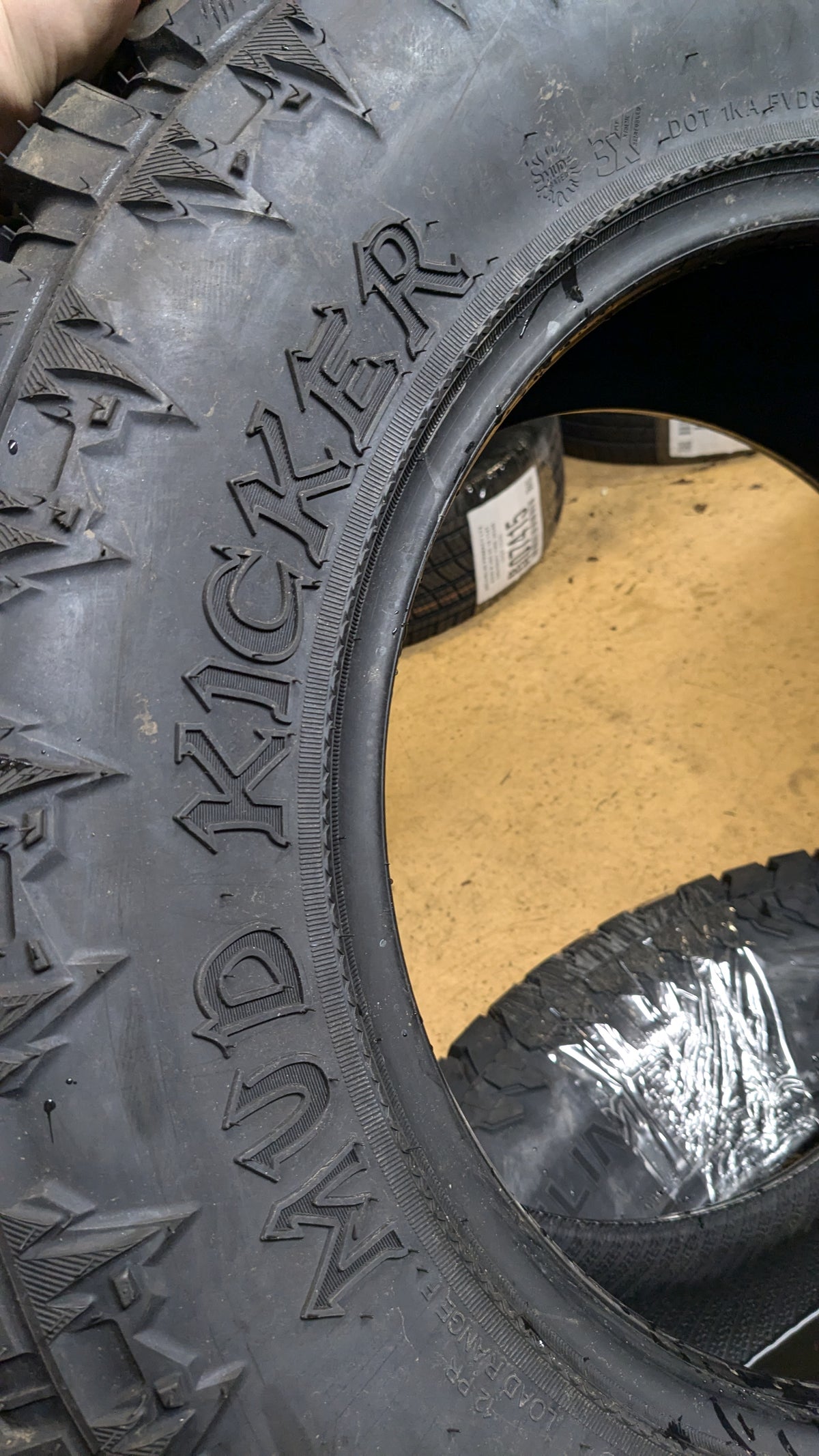 COSMO MUD KICKER BSW LT 33 12.5 18LT 122Q 12PLY MUD TERRAIN TIRE I0087331