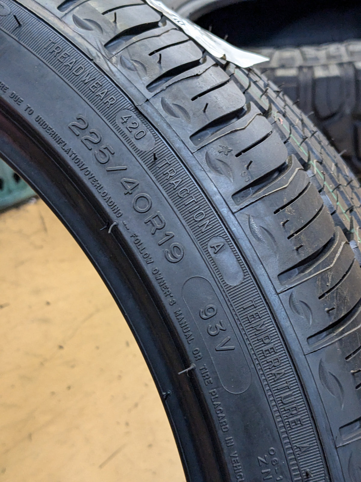 2 MICHELIN PRIMACY MXM4 ZP BMW RUNFLAT P 225 40 19 93V XL ALL SEASON TIRE 18126