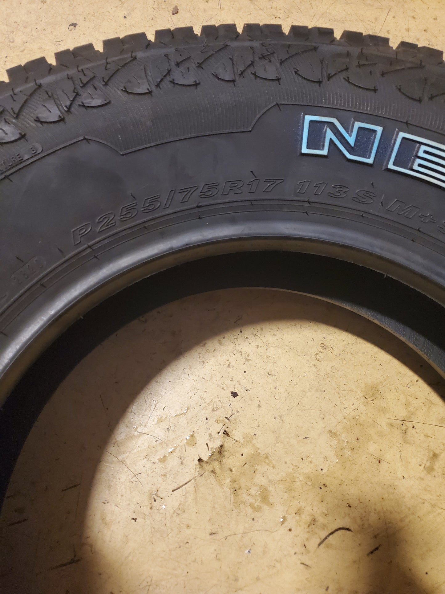 NOS NEXEN ROADIAN A/T PRO RA8 OWL P 255 75 17 113S ALL TERRAIN TIRE 16060NXK