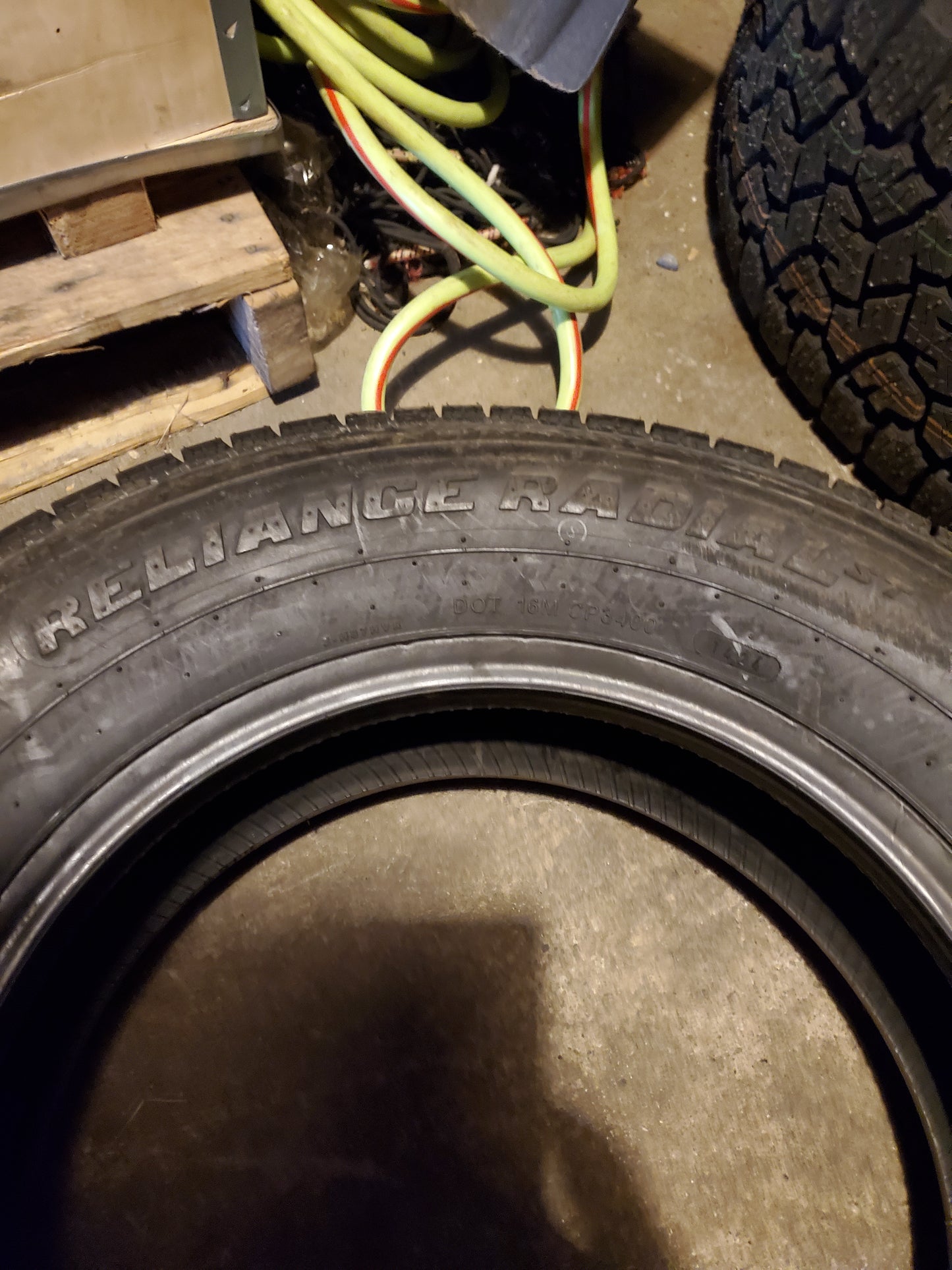 CARLSTAR RELIANCE RADIAL ST BSW ST 205 75 15 8PLY TRAILER TIRE 6H09596