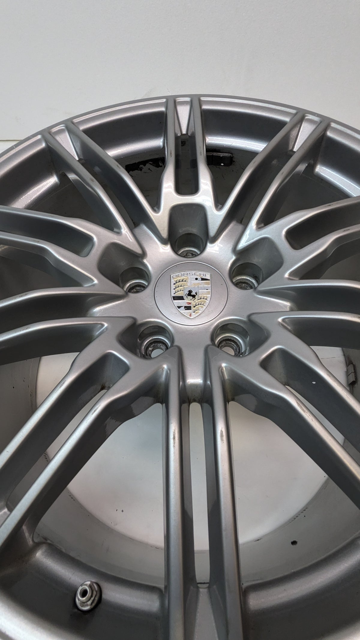 4 USED GENUINE PORSCHE CAYENNE 21X10 ET 60 5LUG SILVER WHEELS 7P5.601.025.H