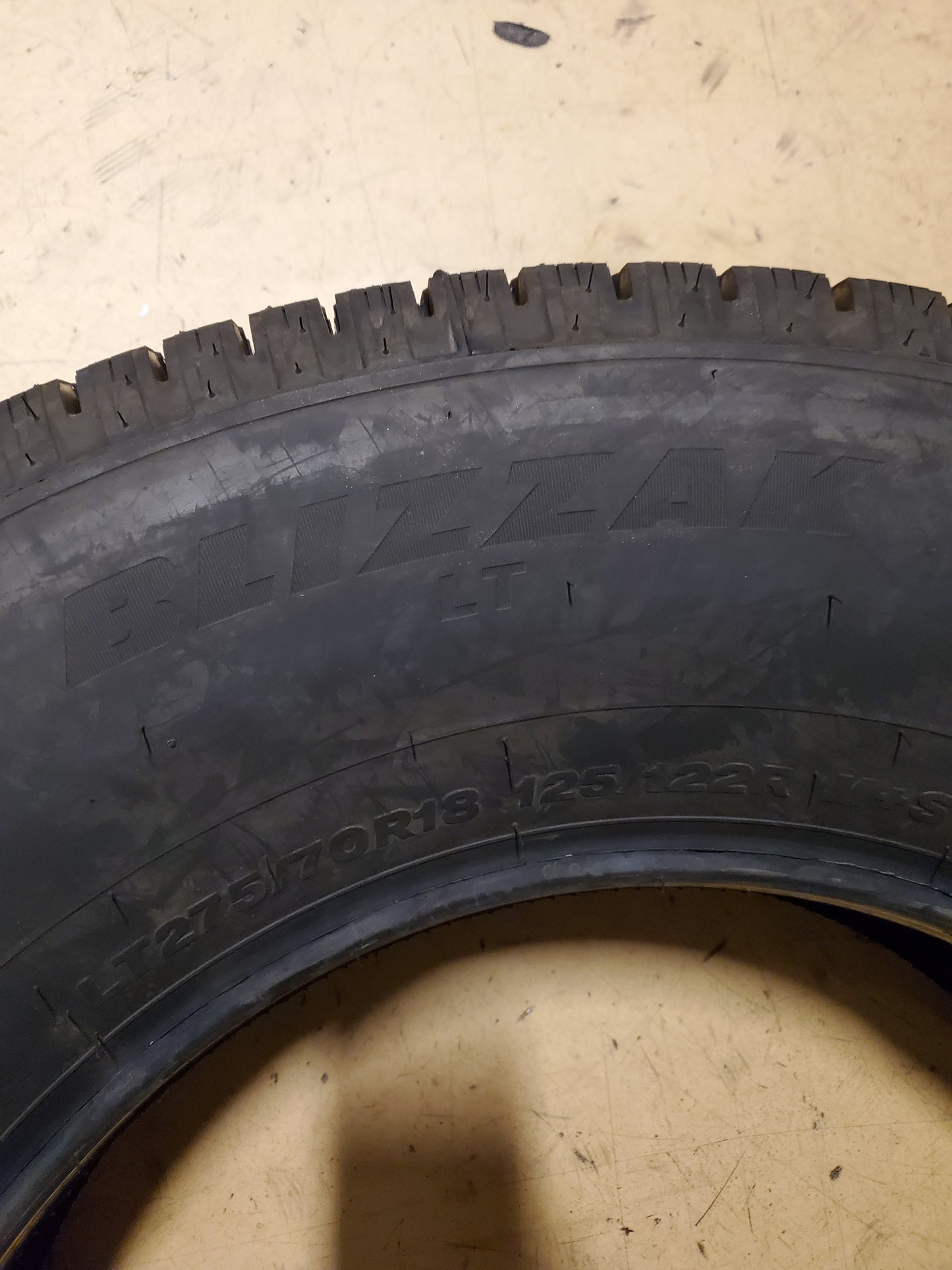 BRIDGESTONE BLIZZAK LT BSW LT 275 70 18 125/122R 10PLY WINTER TIRE 000655