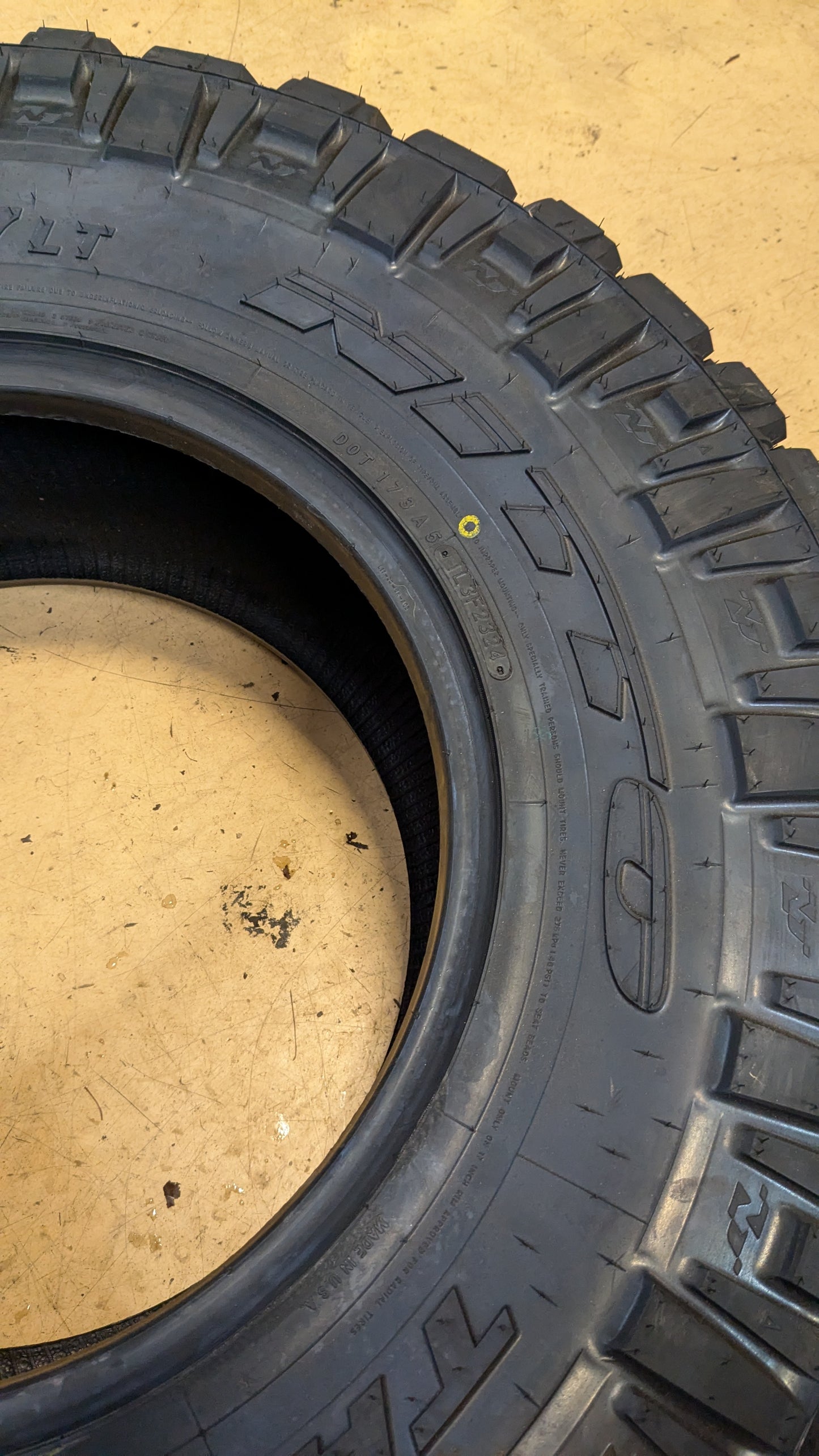 NITTO TRAIL GRAPPLER M/T BSW LT 35 12.5 17 121Q 10PLY MUD TERRAIN TIRE 205730