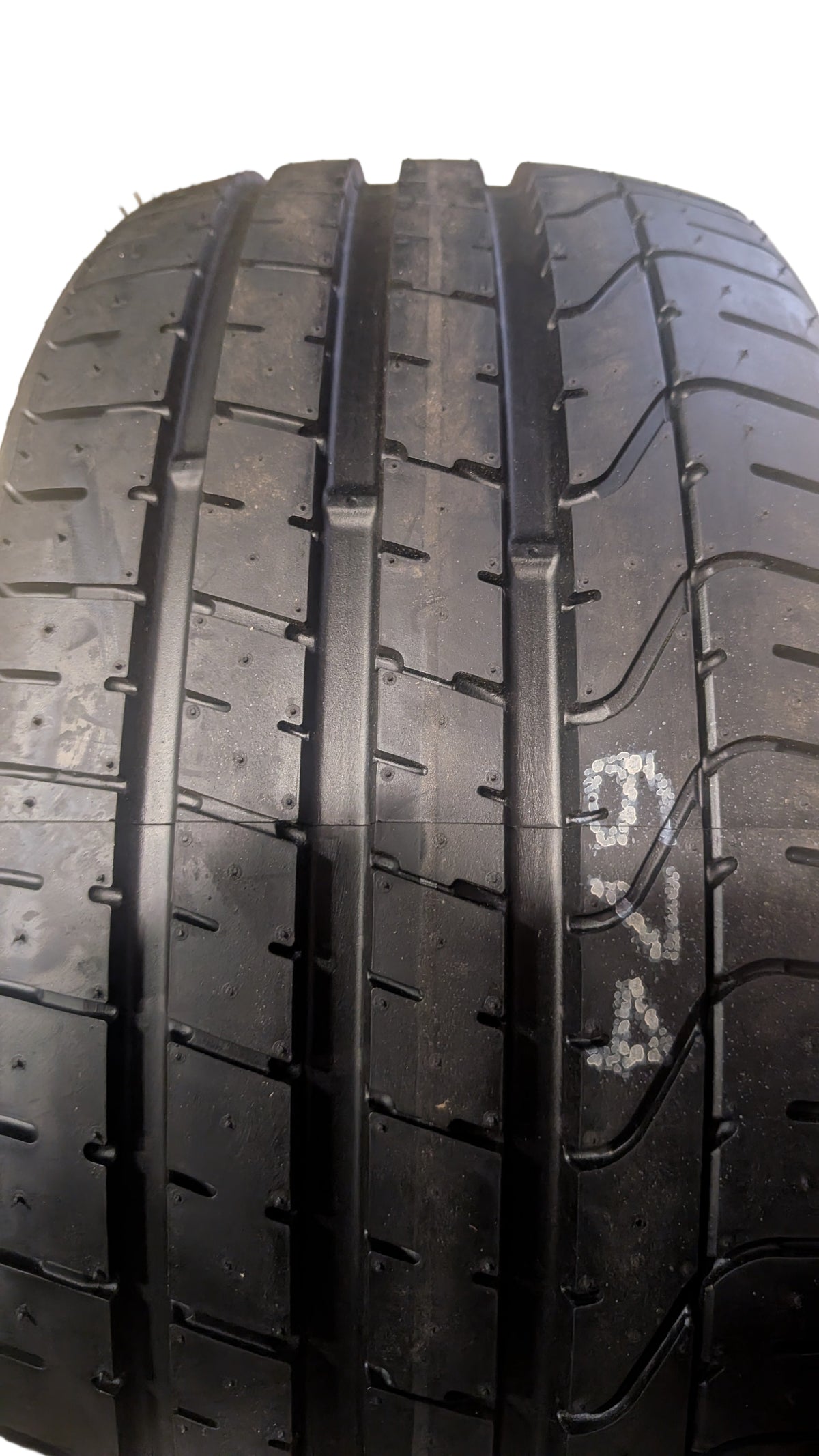 PIRELLI P ZERO BSW P 235 35 19 87Y UHP TIRE 1737700