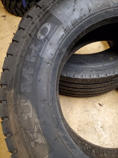 KUMHO KRD50 BSW P 245 70 19.5 137/135M 16PLY DRIVE TIRE 2141483