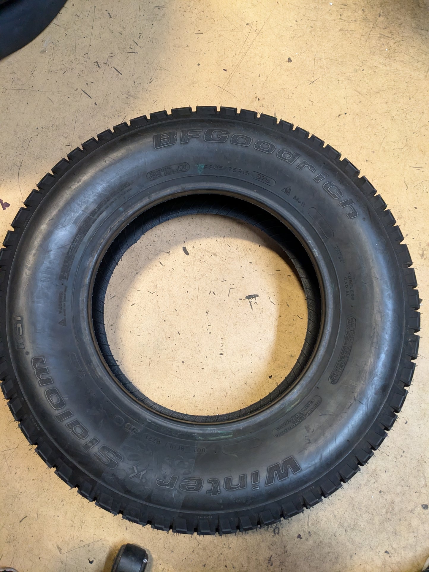 NOS BFGOODRICH WINTER SLALOM SKI BSW P 205 75 15 97S WINTER TIRE 23551