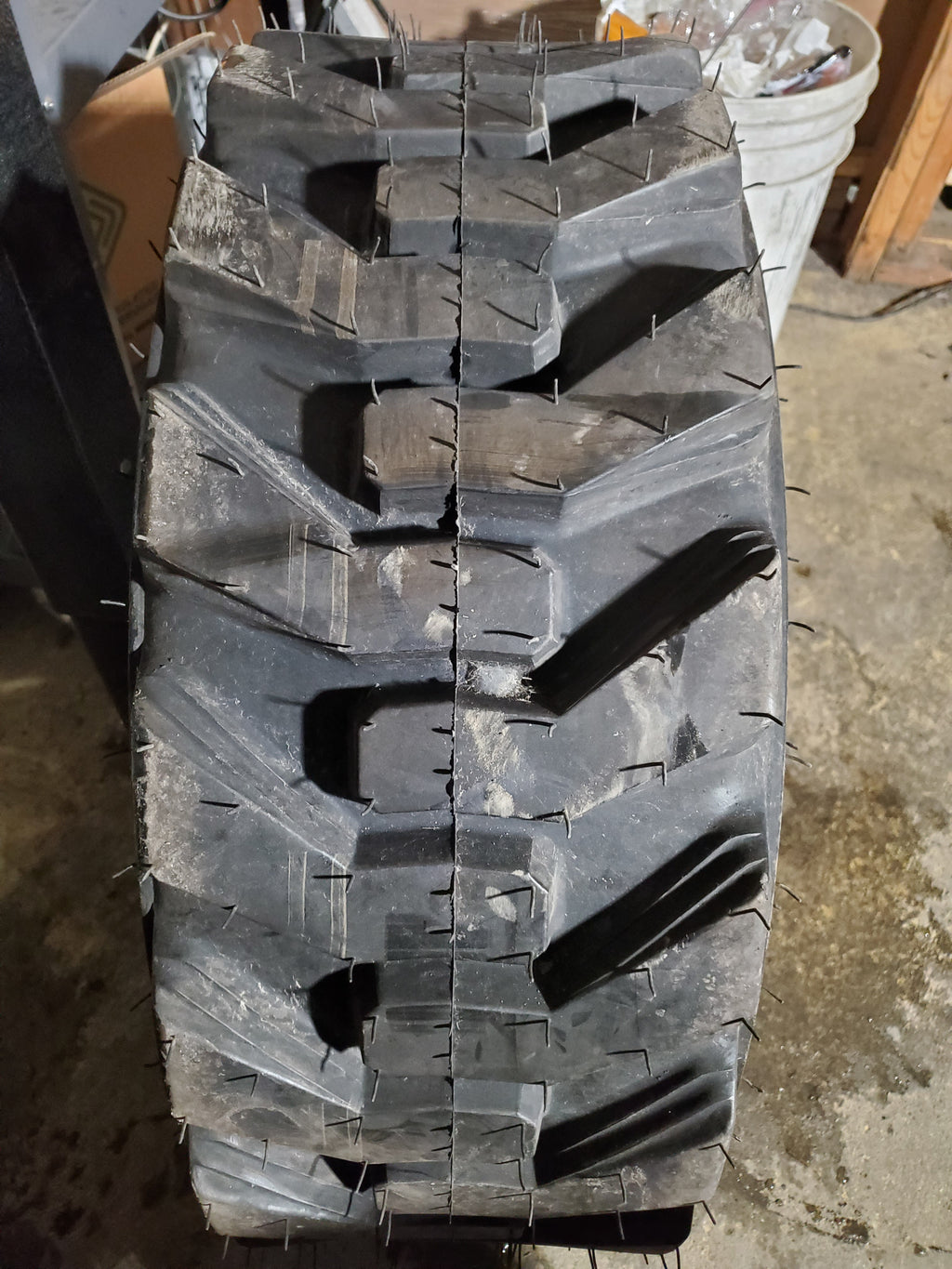 CARLISLE GUARD DOG HD BSW  10 16.5 10PLY SKID STEER TIRE 570130