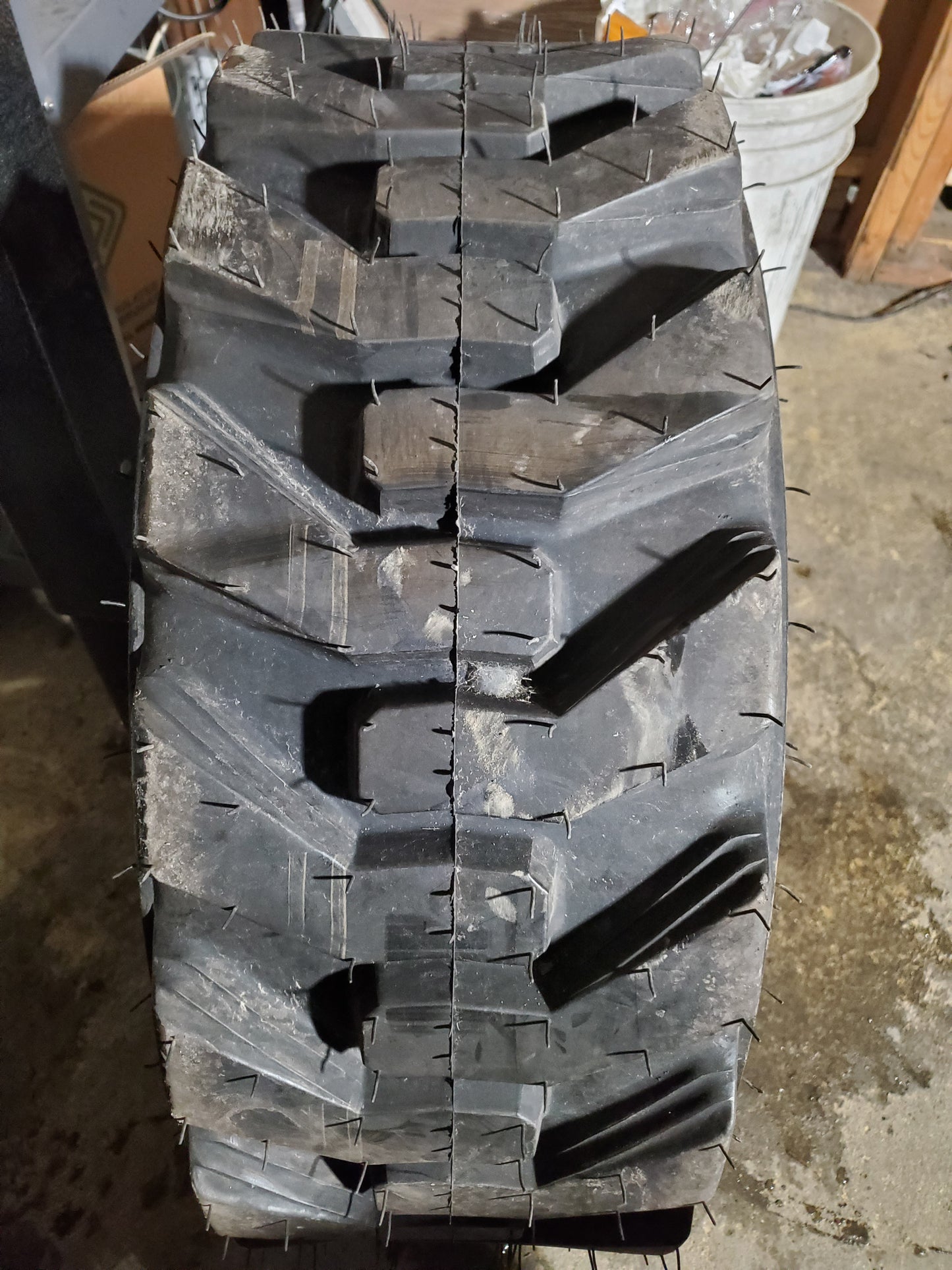 CARLISLE GUARD DOG HD BSW  10 16.5 10PLY SKID STEER TIRE 570130