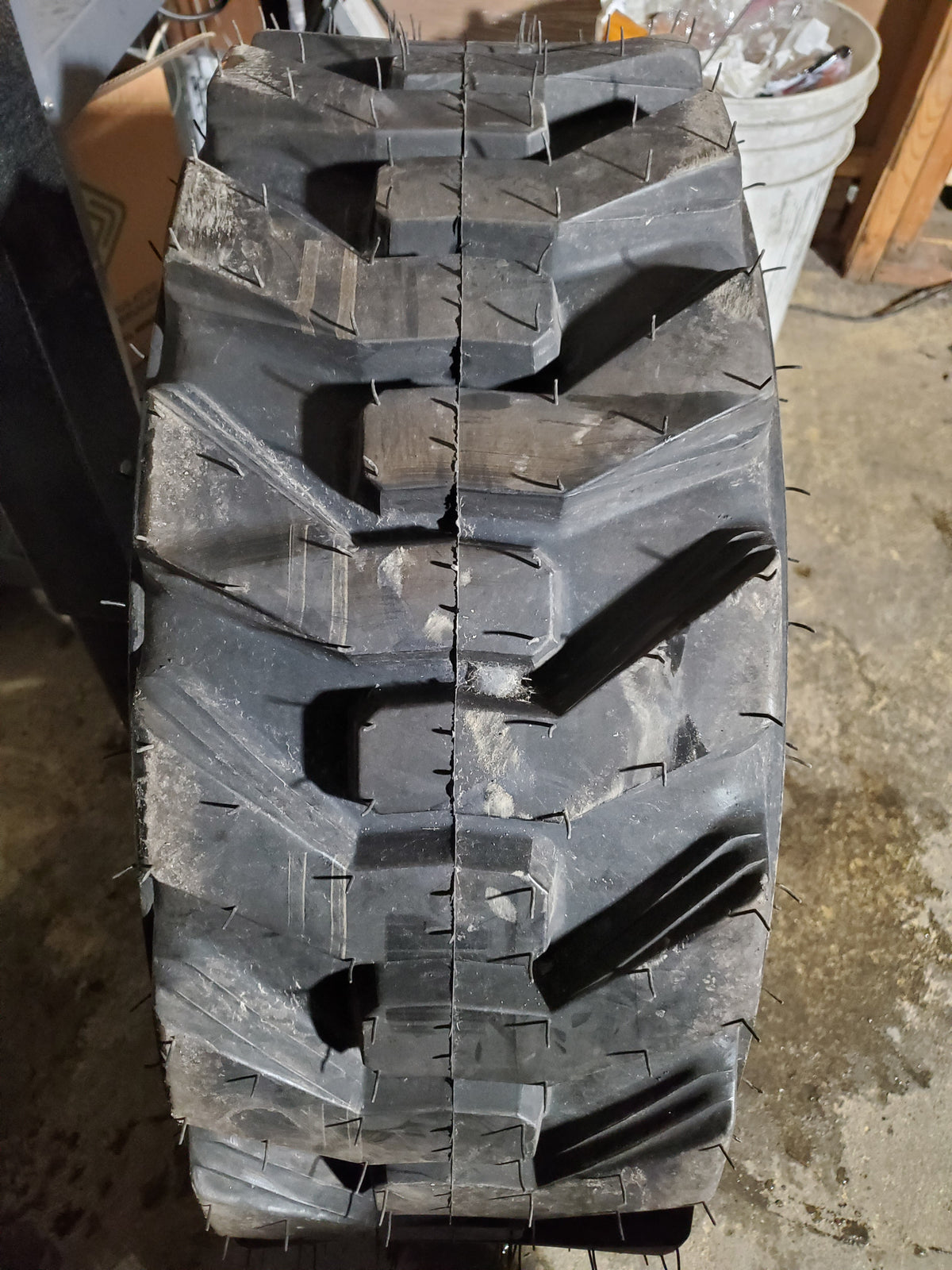 CARLISLE GUARD DOG HD BSW  10 16.5 10PLY SKID STEER TIRE 570130