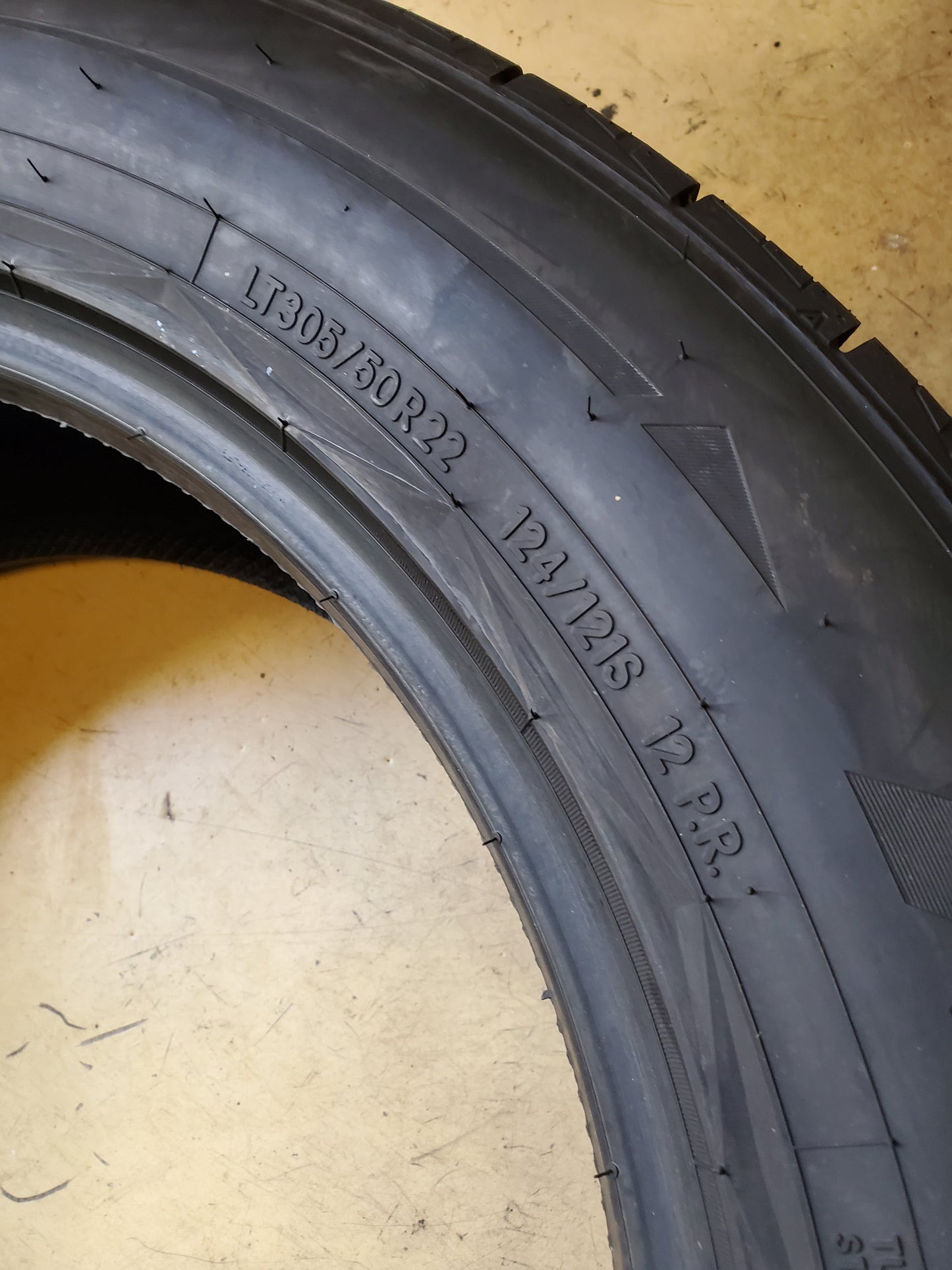 2 NITTO NT420V BSW LT 305 50 22 124/121S 12PLY ALL SEASON TIRE 207740