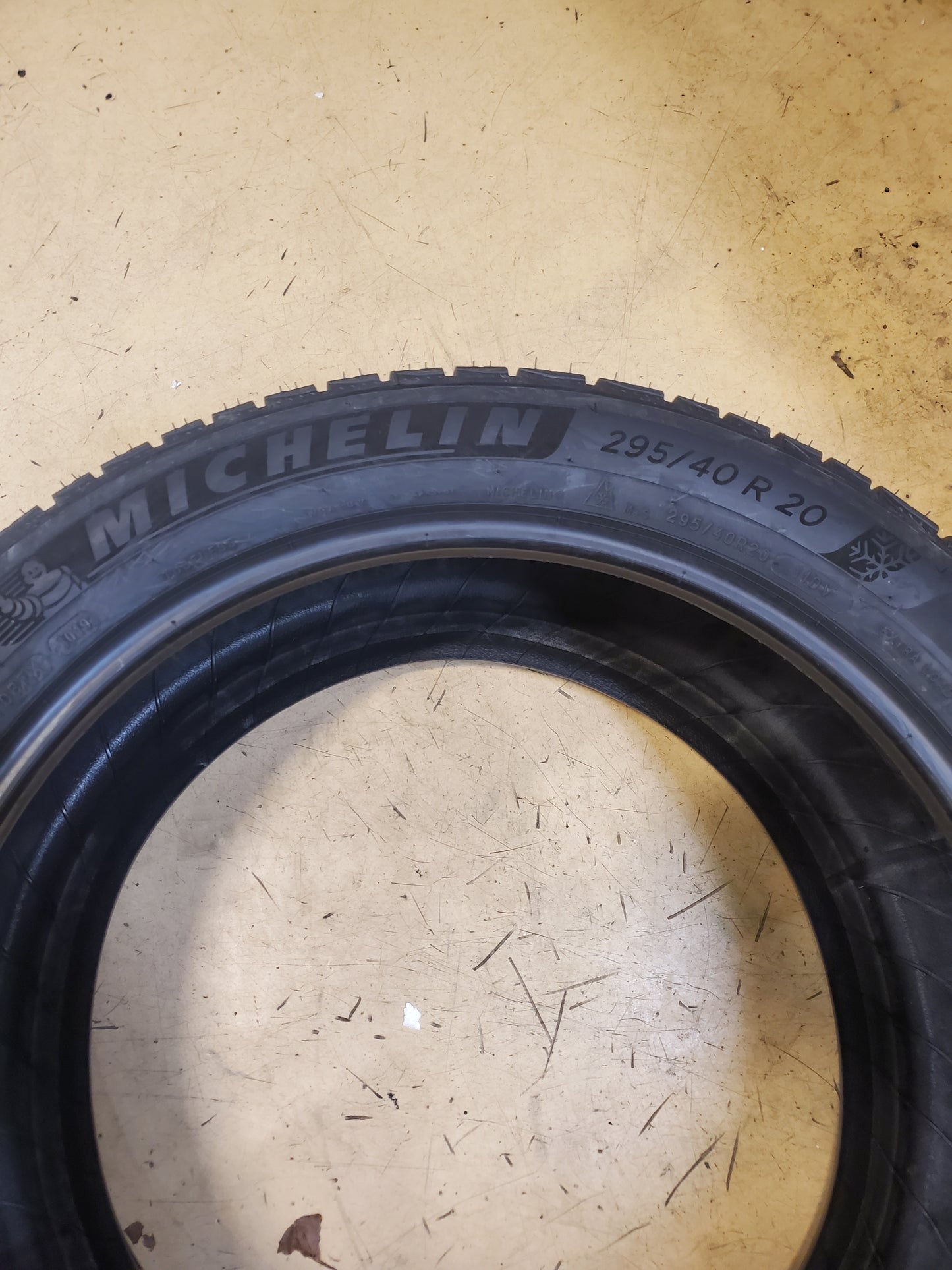 NOS MICHELIN PILOT ALPIN 5 SUV (MO1) BSW P 295 40 20 110V XL WINTER TIRE 03435