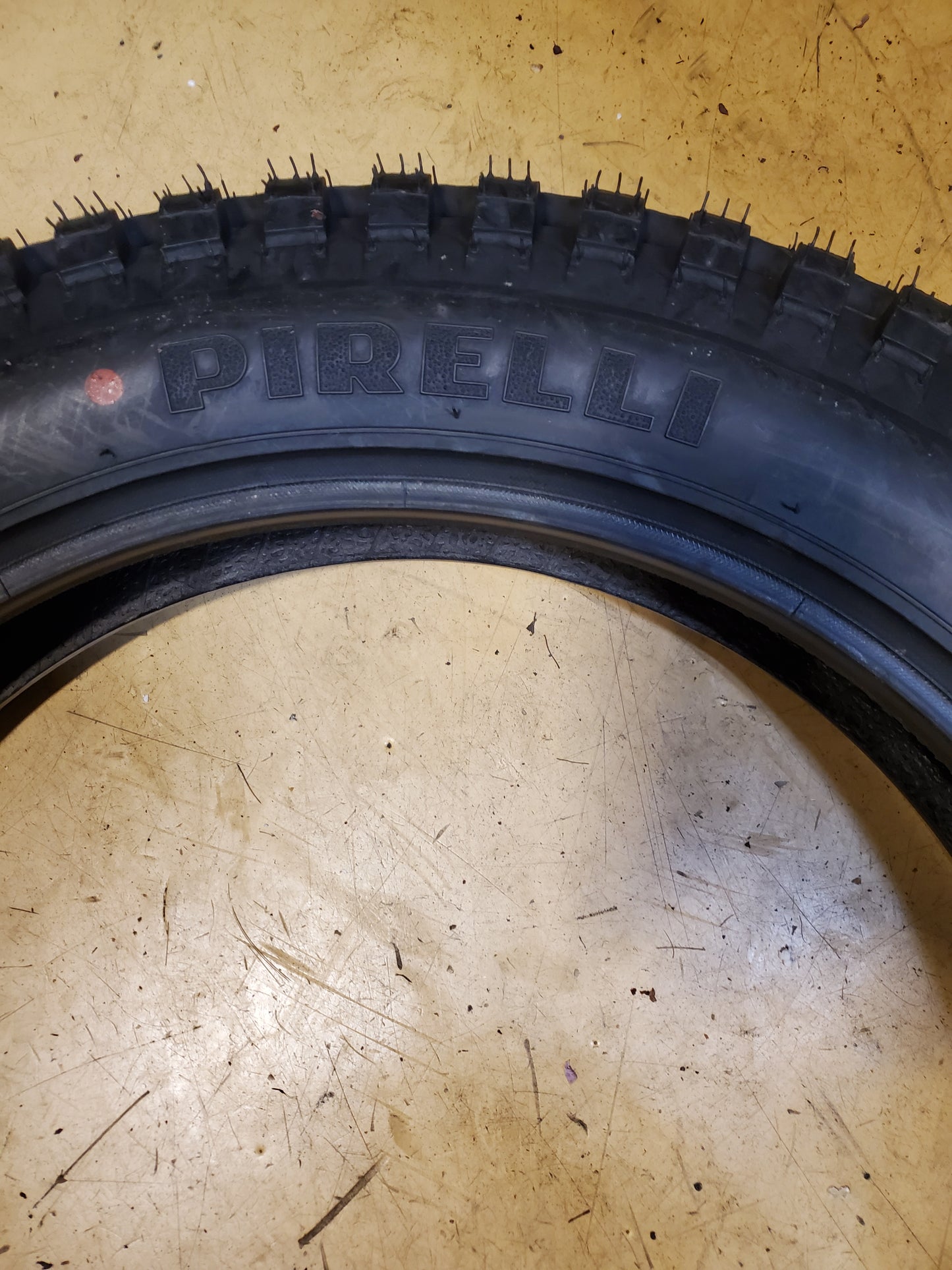 PIRELLI MT43 BSW 4 18 64P PRO TRIAL REAR TIRE 1414500
