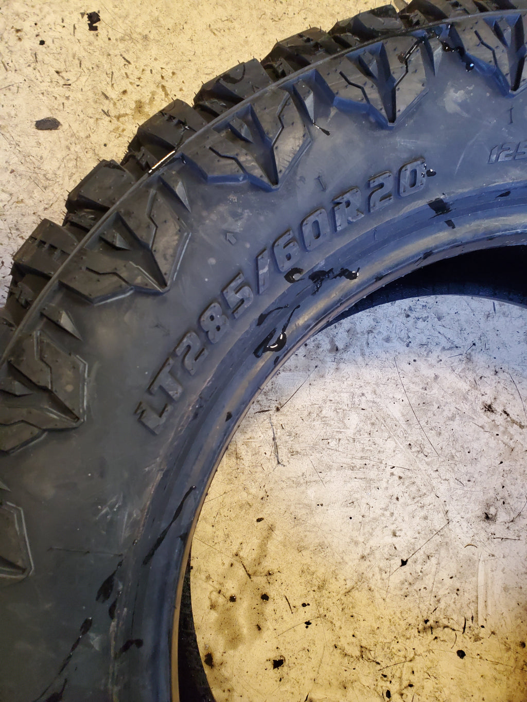 RADAR RENEGADE R/T BSW LT 285 60 20 125/122Q 10PLY RUGGED TIRE RASYTH0125