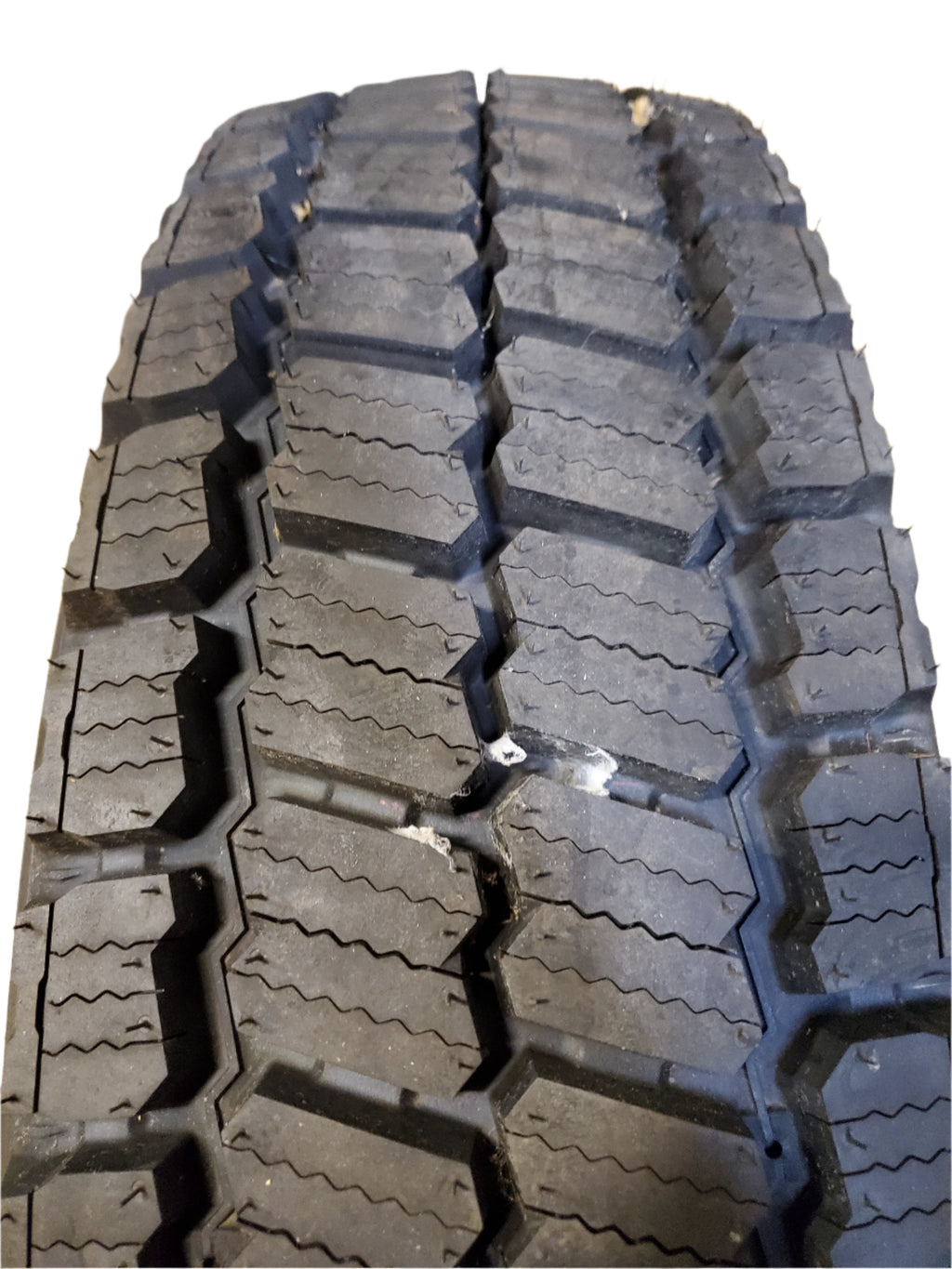 HANKOOK DH07 BSW  225 70 19.5 14PLY DRIVE TIRE 3001929