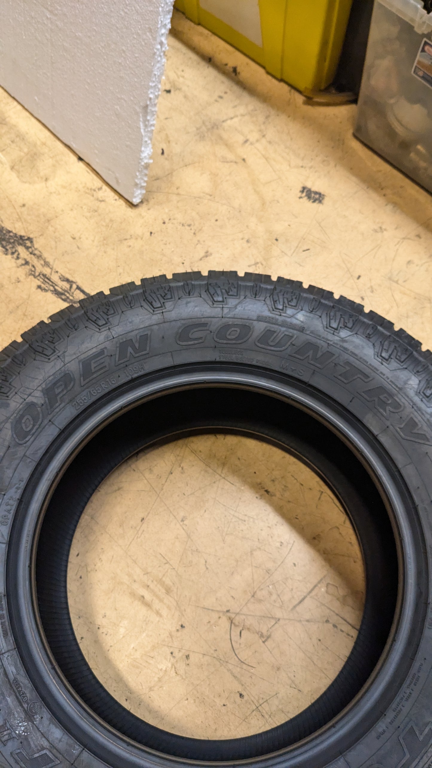 NOS TOYO OPEN COUNTRY AT2 BSW P 255 65 16 109H ALL SEASON TIRE 196570