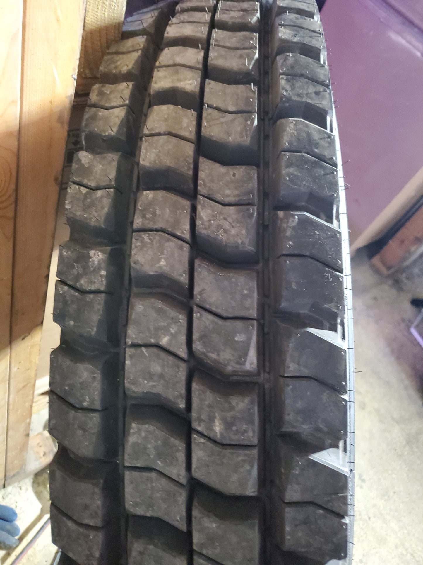 RETREAD HDR2+ BSW LT 10 22.5 141/139L 14PLY DRIVE TIRE 05224330000