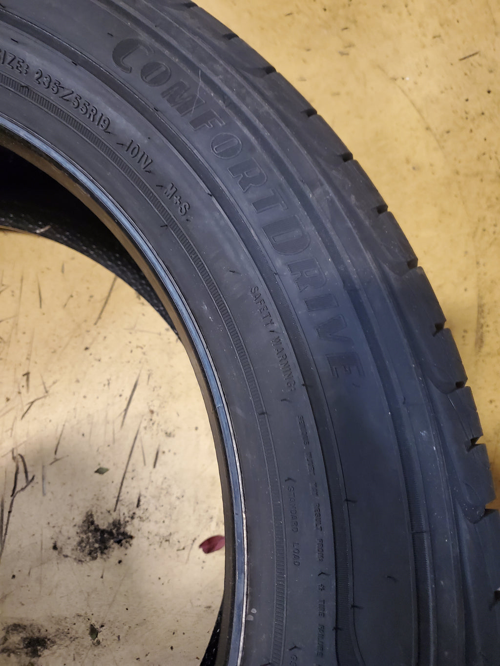 GOODYEAR ASSURANCE COMFORTDRIVE P 235 55 19 101V ALL SEASON TIRE 413965582