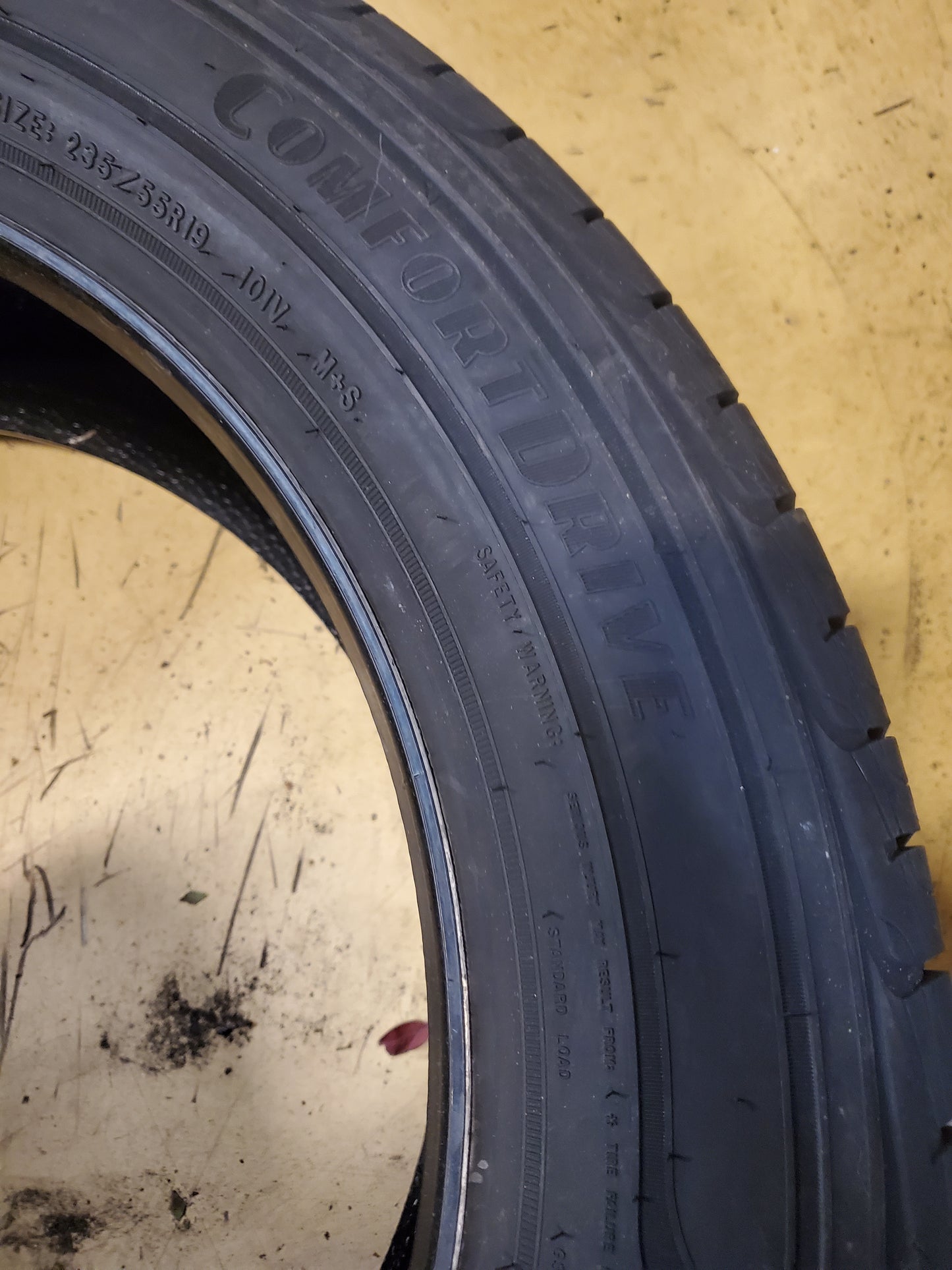 GOODYEAR ASSURANCE COMFORTDRIVE P 235 55 19 101V ALL SEASON TIRE 413965582