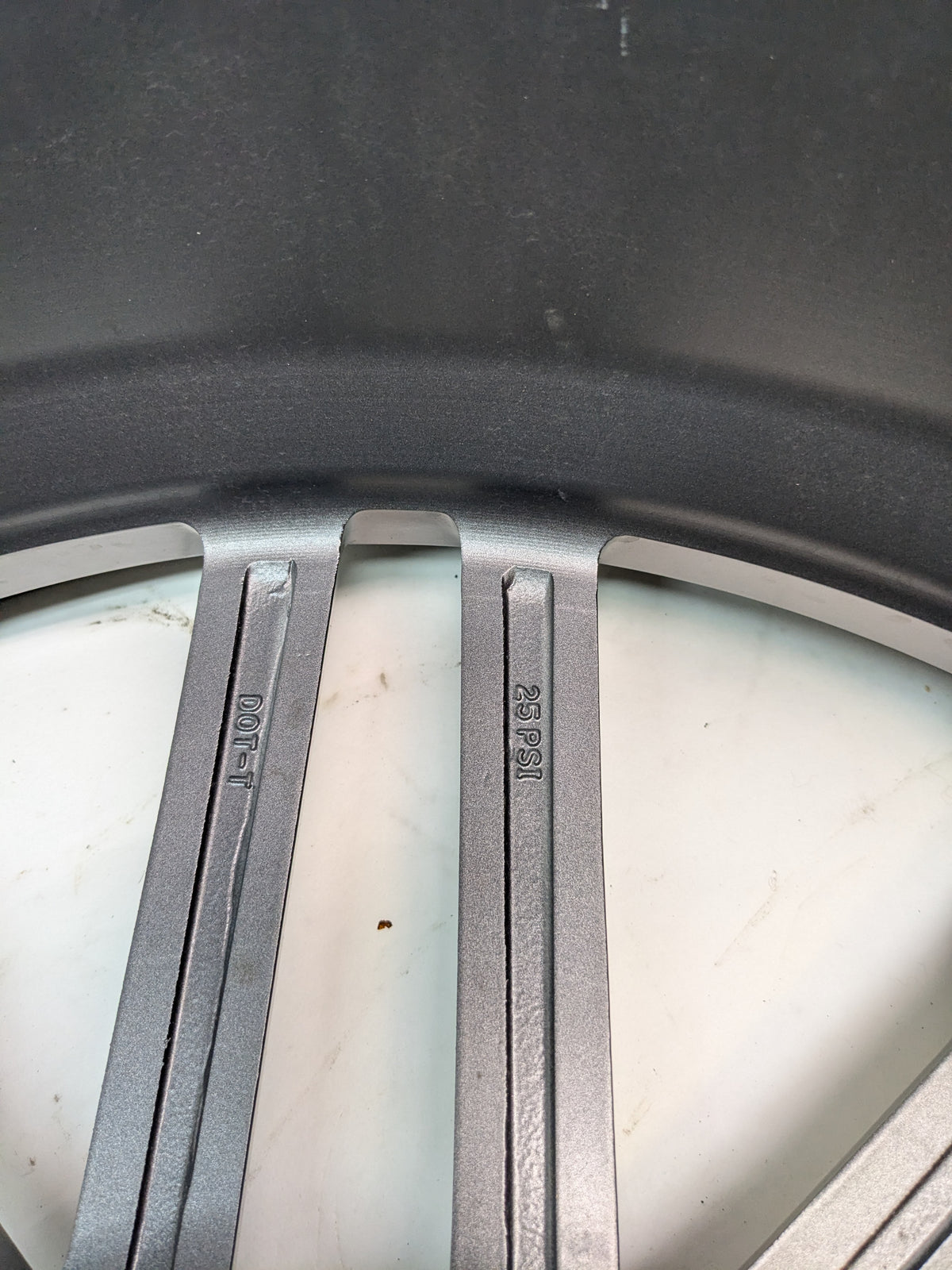 SYSTEM 3 OFF-ROAD ST-3 SIMULATED BEADLOCK WHEEL 24X6.5 ET:+10 SH957 4X5.5