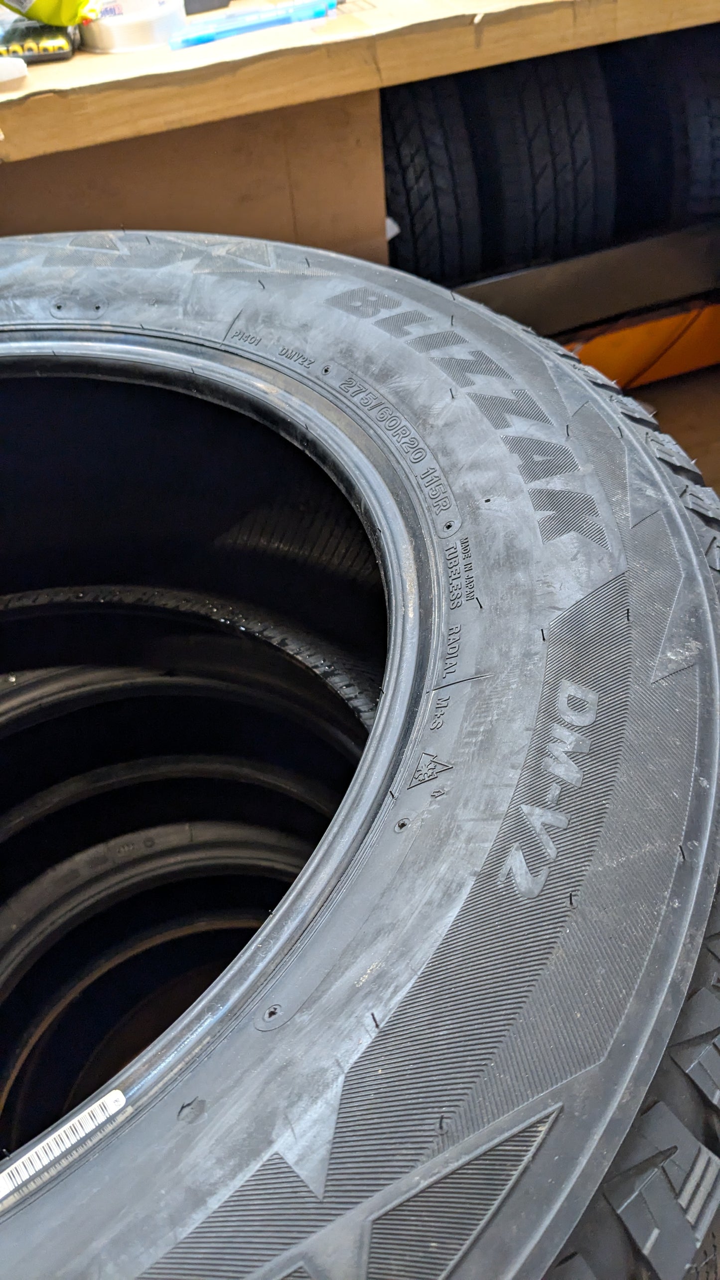 BRIDGESTONE BLIZZAK DMV2 BSW P 275 60 20 115R WINTER TIRE 016287