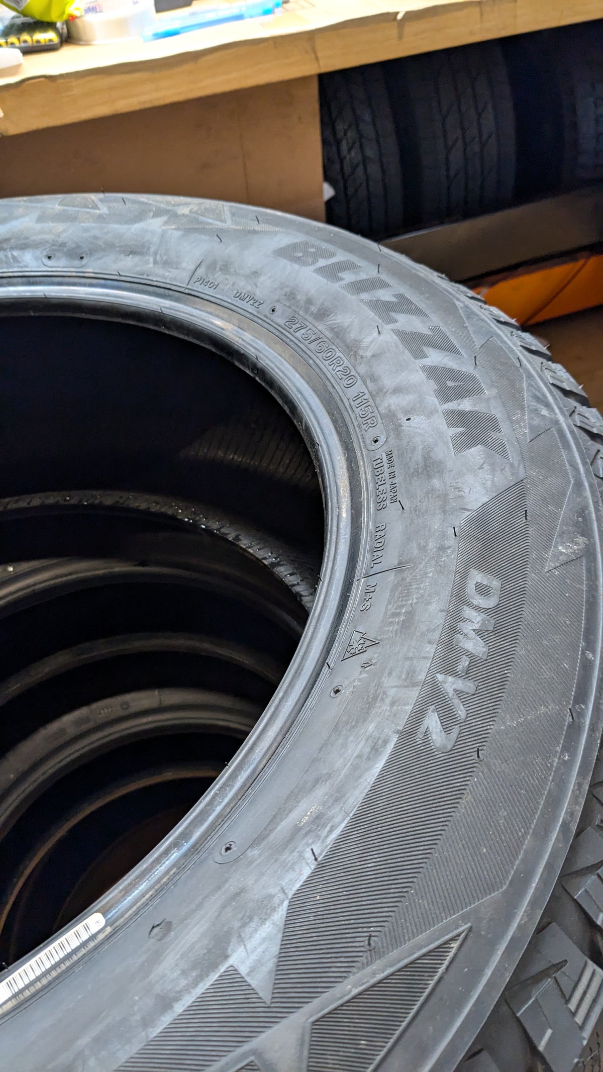 2 BRIDGESTONE BLIZZAK DMV2 BSW P 275 60 20 115R WINTER TIRE 016287