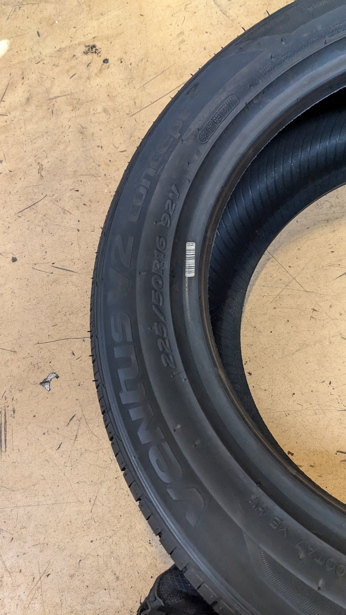 HANKOOK VENTUS V2 CONCEPT 2 BSW P 225 50 16 92V UHP TIRE 1014369