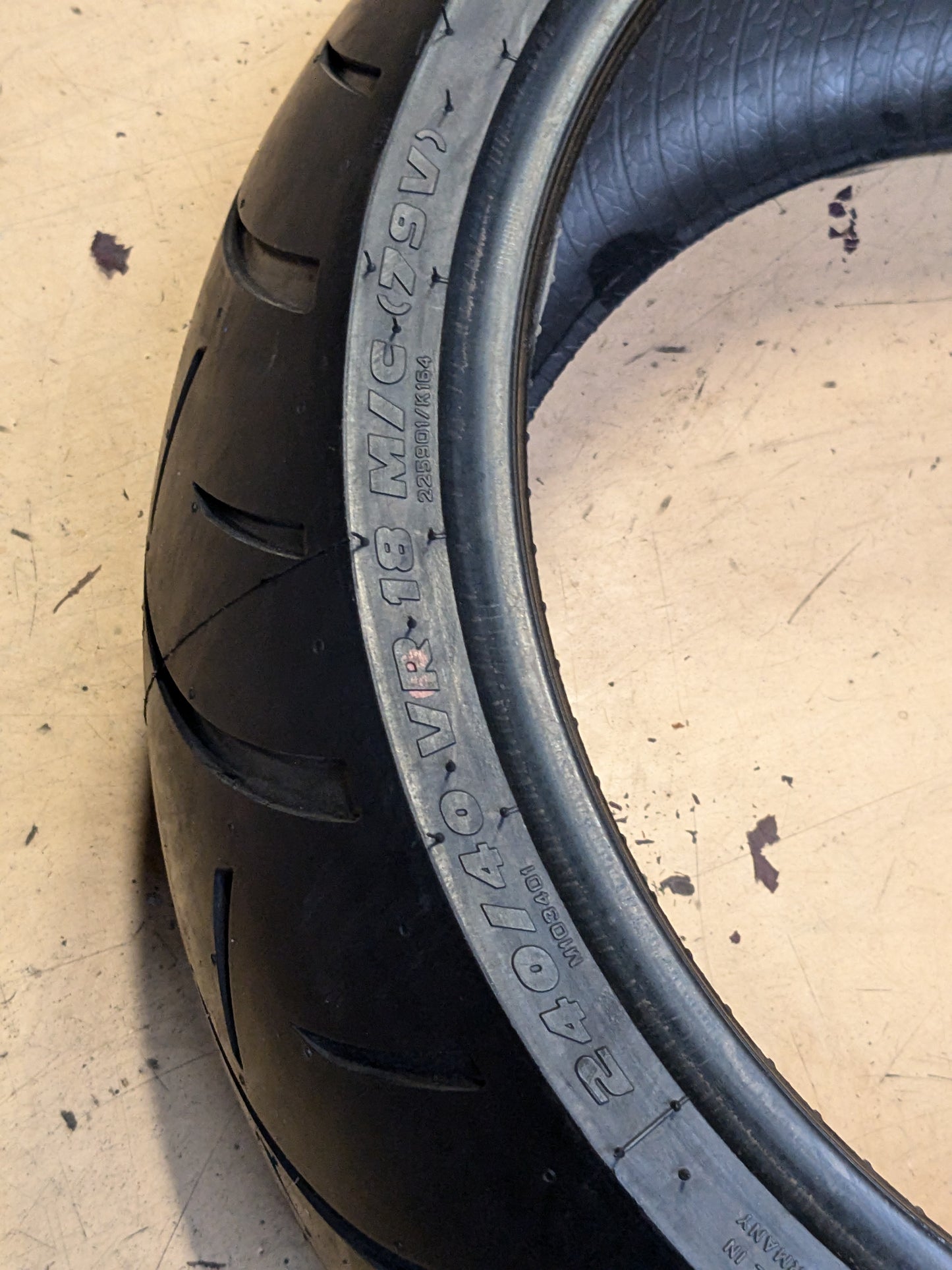 METZELER ME888 MARATHON ULTRA BSW 240 40 18 79V REAR MOTORCYCLE TIRE 2704100