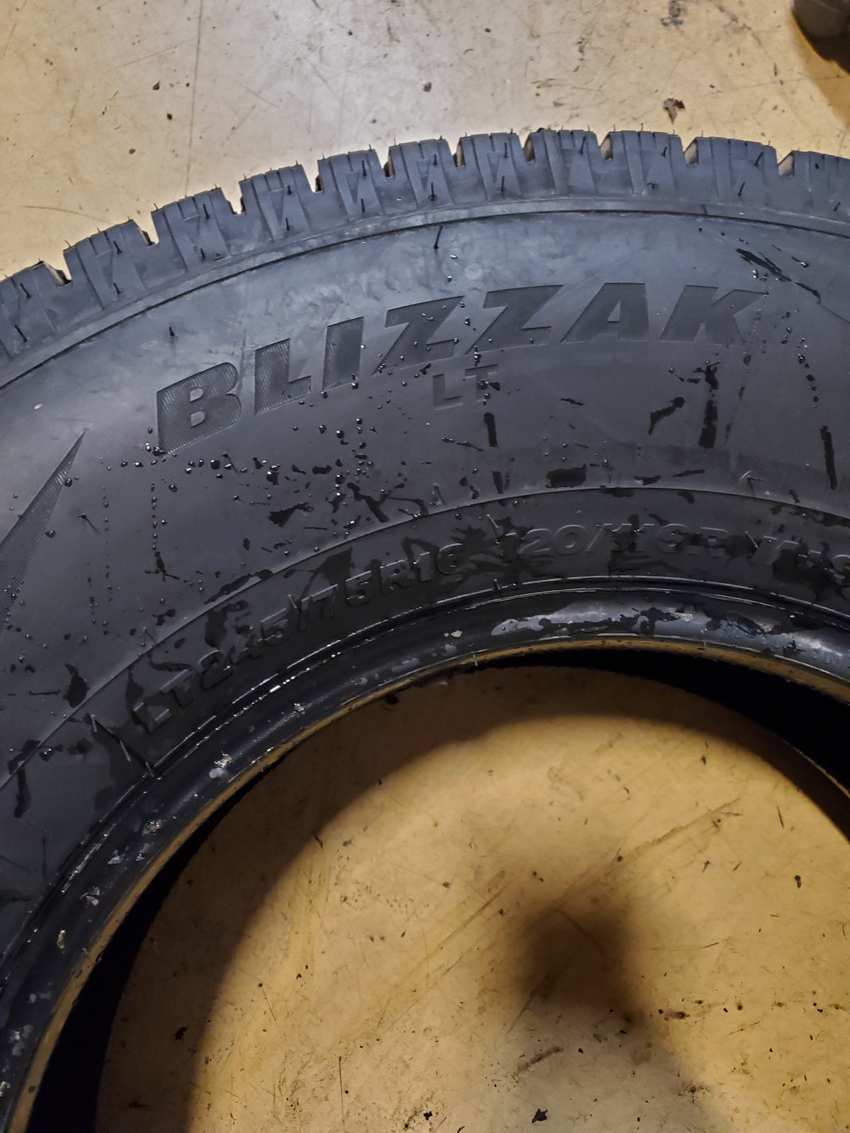 BRIDGESTONE BLIZZAK STUDLESS LT BSW LT 245 75 16 120/116R 10PLY WINTER TIRE 000649