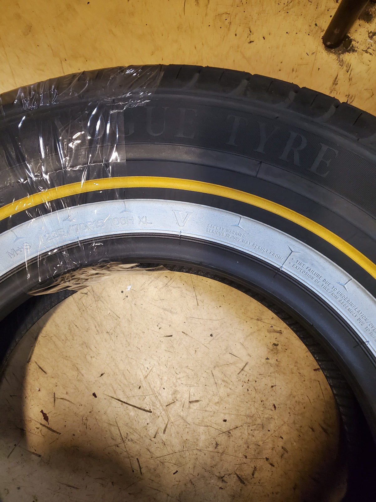 VOGUE CUSTOM BUILT RADIAL BSW P 235 70 15 106H XL TOURING TIRE 03182981