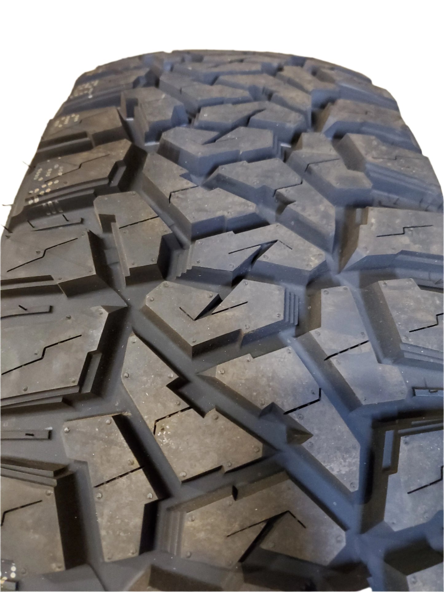SUMMIT TRAIL CLIMBER RT BSW P 255 70 18 116T XL RUGGED TERRAIN TIRE 1600694