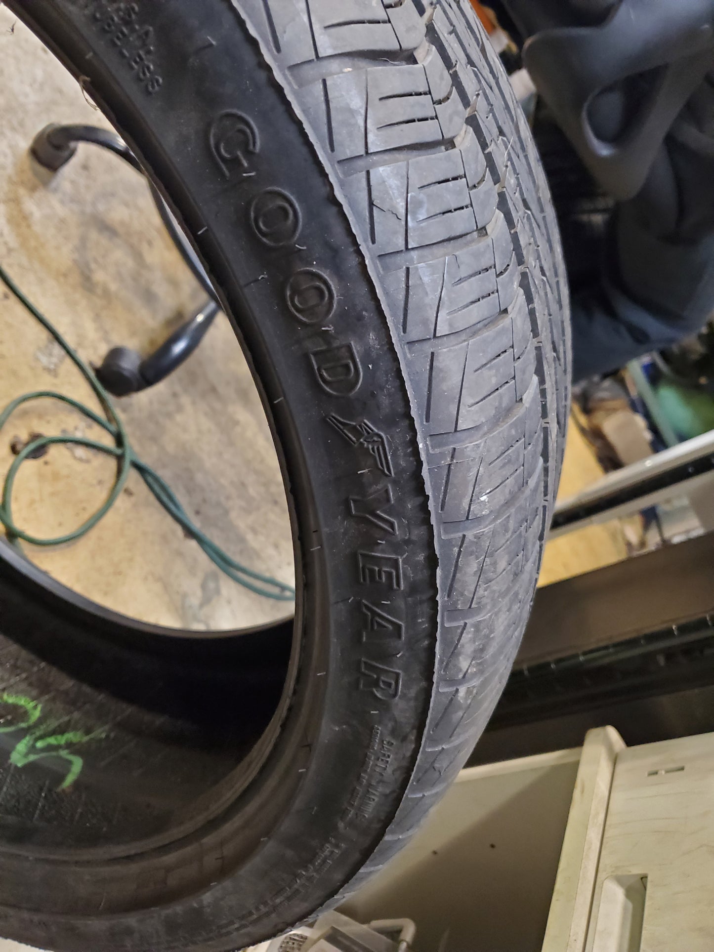 USED 8.37" GOODYEAR EAGLE F1  ASYMMETRIC  WSW P 266 35 20 99W ALL SEASONS TIRE 104061357