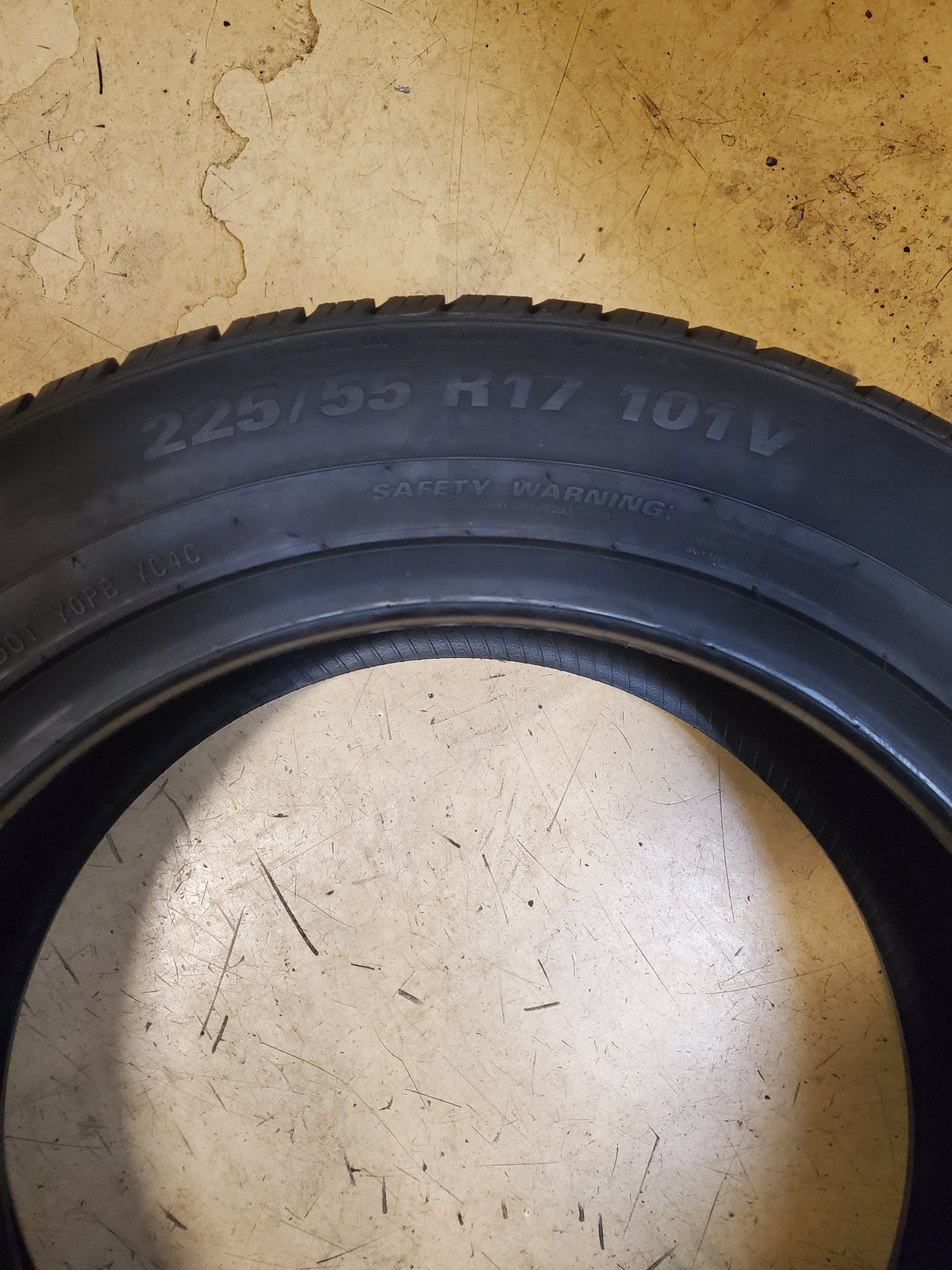 NOS KUMHO SOLUS TA71 BSW P 225 55 17 101V XL UHP TIRE 2169683