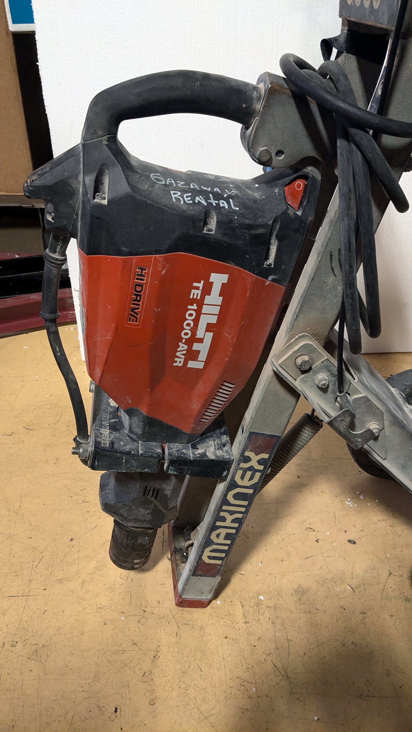 USED MAKINEX JACKHAMMER WITH HILTI TE 1000-AVR DEMOLITION HAMMER