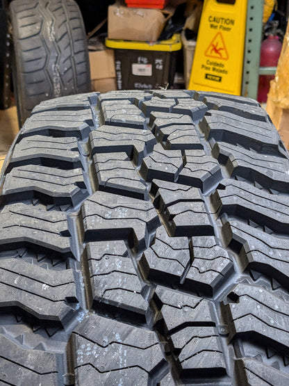 MICKEY THOMPSON BAJA BOSS A/T BSW P 275 60 20 115T SL ALL TERRAIN TIRE 90000049723