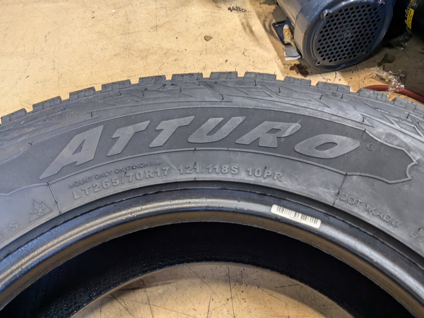 2 ATTURO TRAIL BLADE A/T LT 265 70 17 121/118S E ALL TERRAIN TIRE TBATI0041287