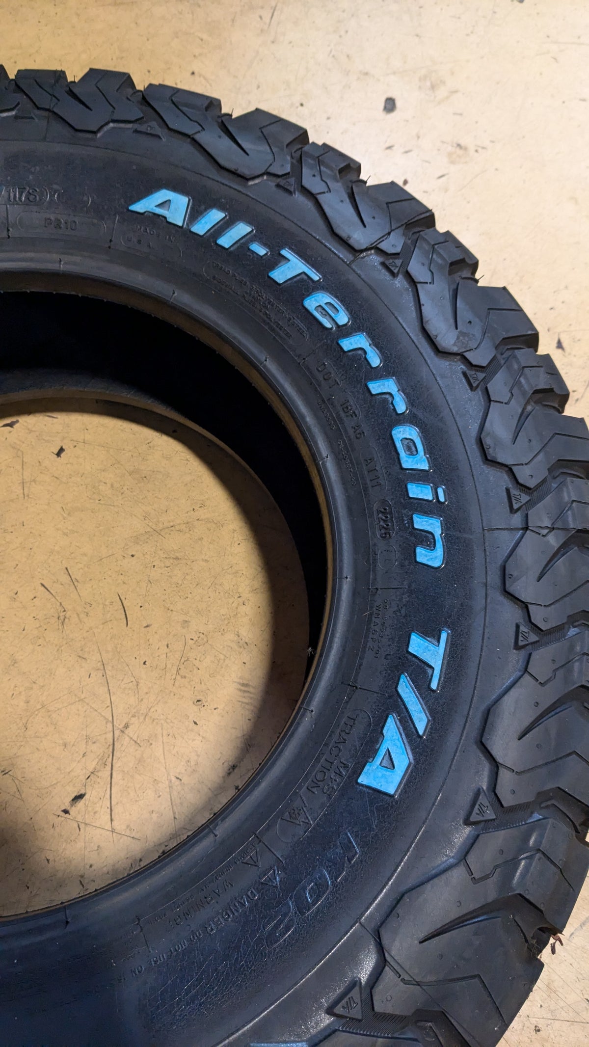 2 BFGOODRICH ALL TERRAIN T/A KO2 BSW P 255 70 16 120/117S 10PLY TIRE 65289