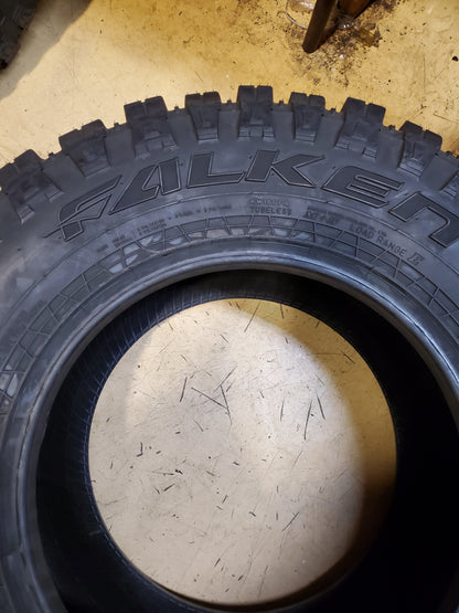 2 NOS FALKEN WILDPEAK MT01 LT 33 12.50 17 120Q 10PLY MUD TERRAIN TIRE 28516710
