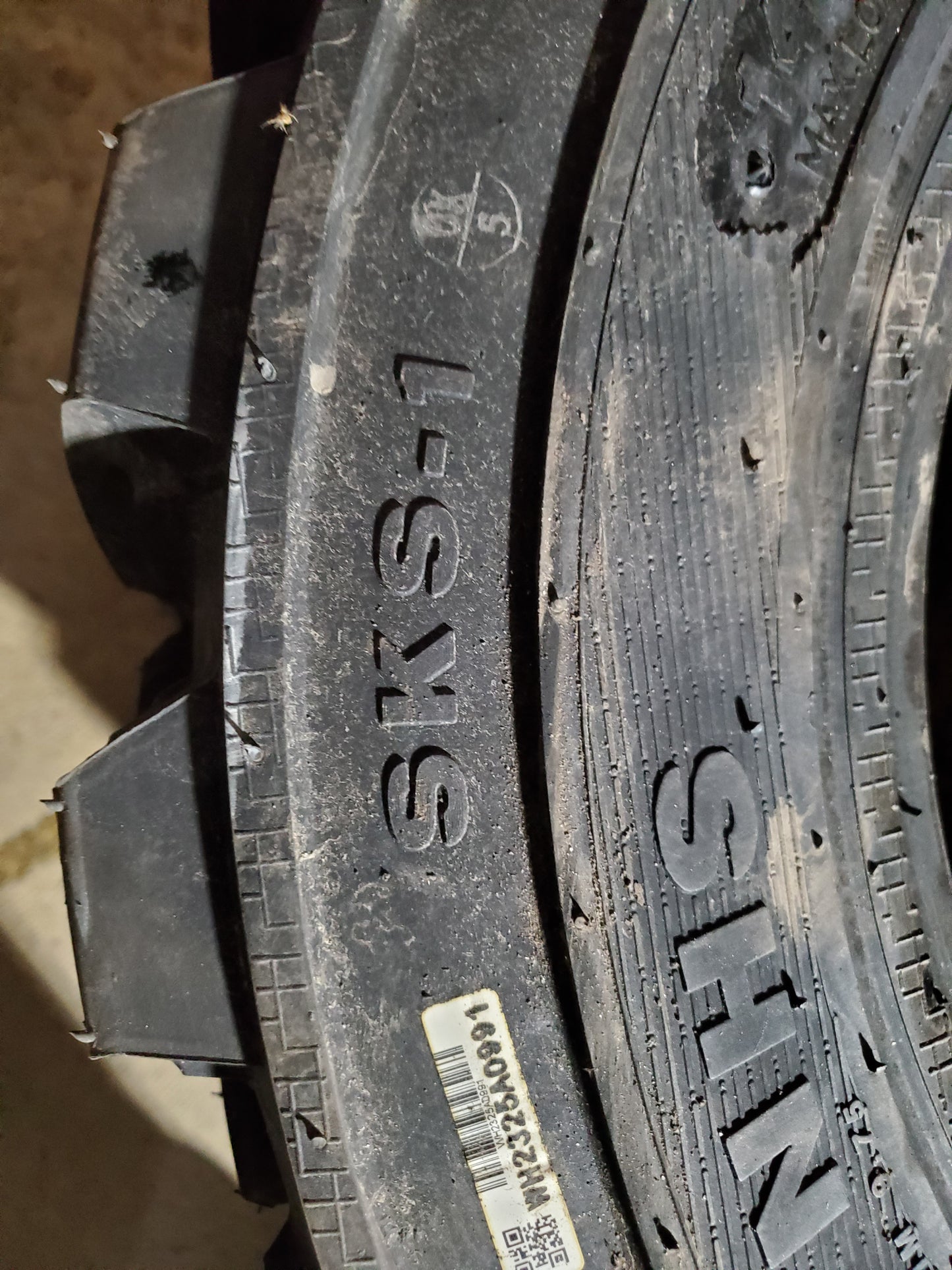 HORSESHOE SKS1 BSW  12 16.5 T168 14PLY SKIDSTEER TIRE K2112210Q1X2