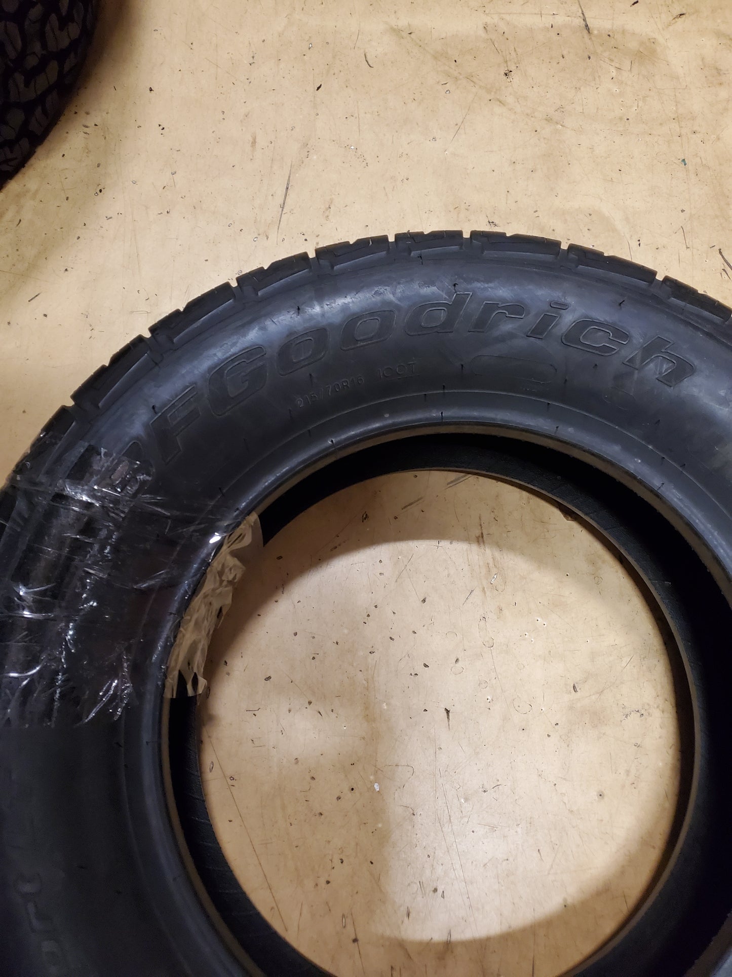 NOS BFGOODRICH ADVANTAGE T/A SPORT LT BSW P 215 70 16 100T SL ALL SEASON TIRE 36049