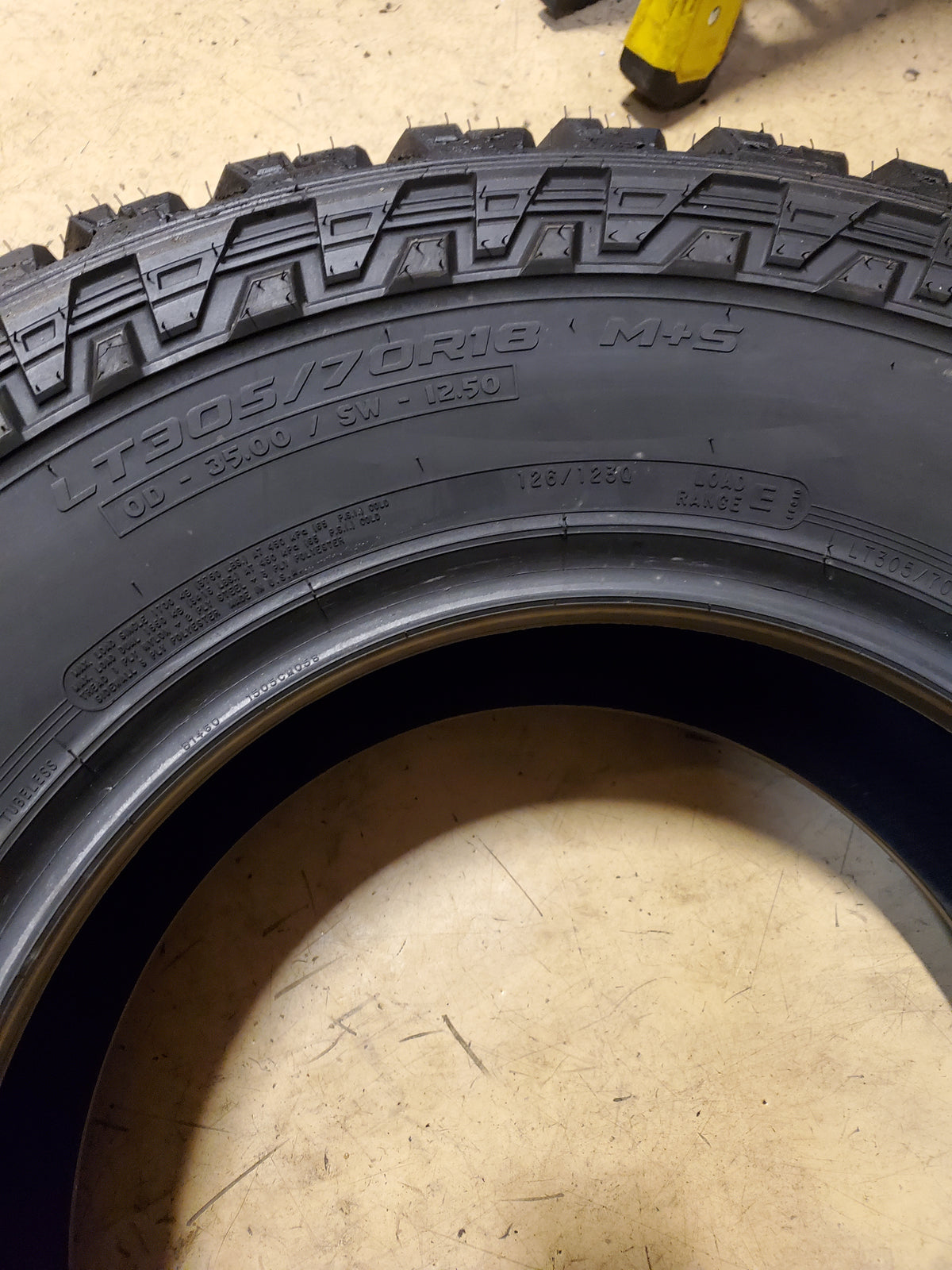 COOPER DISCOVERER S/T MAXX BSW LT 305 70 18 126/123Q 10PLY TIRE 170078004