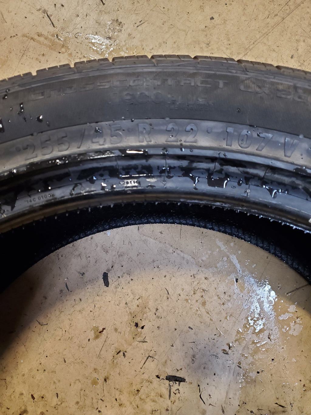 USED 10/32" CONTINENTAL CROSSCONTACT LX20 P 255 45 22 107V ALL SEASON TIRE 15499220000