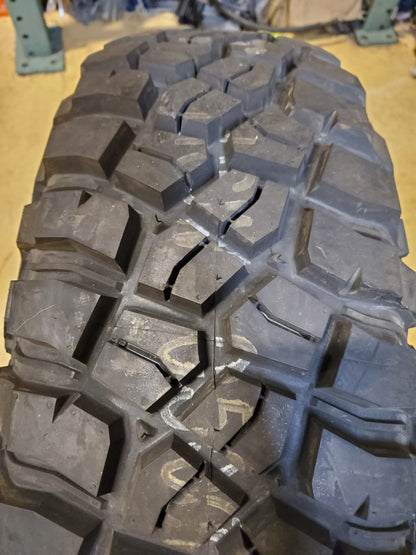 NOS BFGOODRICH MUD TERRAIN T/A KM3 LT 235 75 15 110/107Q 8PLY MUD TIRE 09453