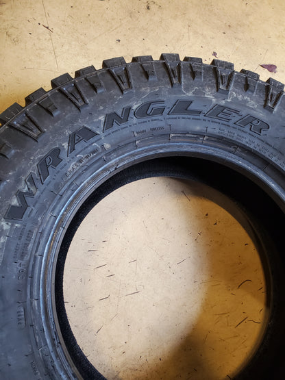 GOODYEAR WRANGLER DURATRAC STUDDED LT 265 70 17 121/118Q TIRE 312014142