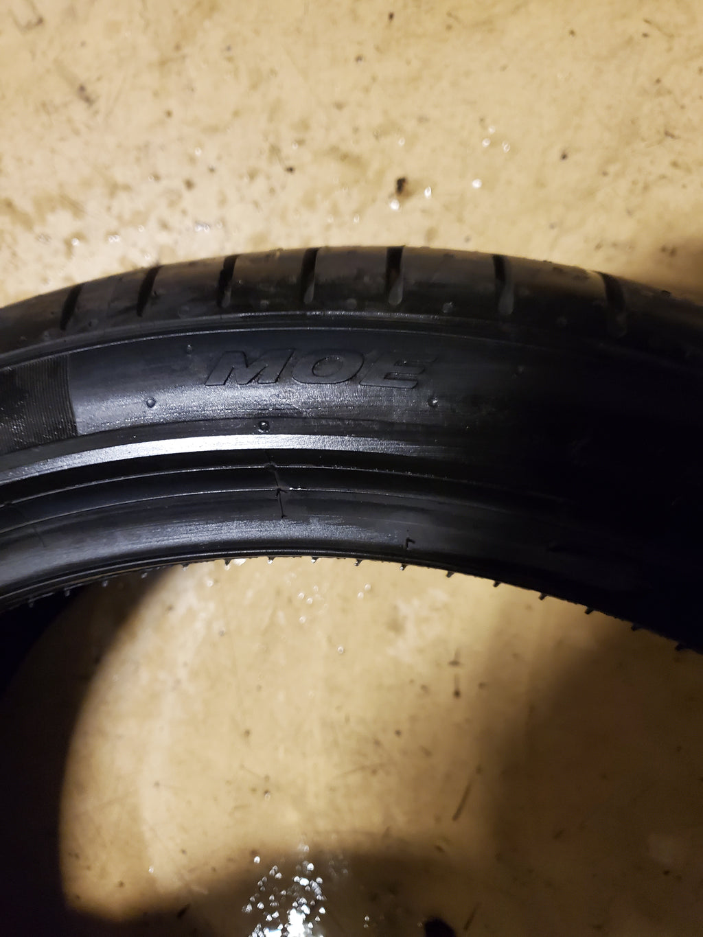 PIRELLI P ZERO (PZ4) (MOE) RUNFLAT P 225 40 19 93Y XL UHP SUMMER TIRE 2908200