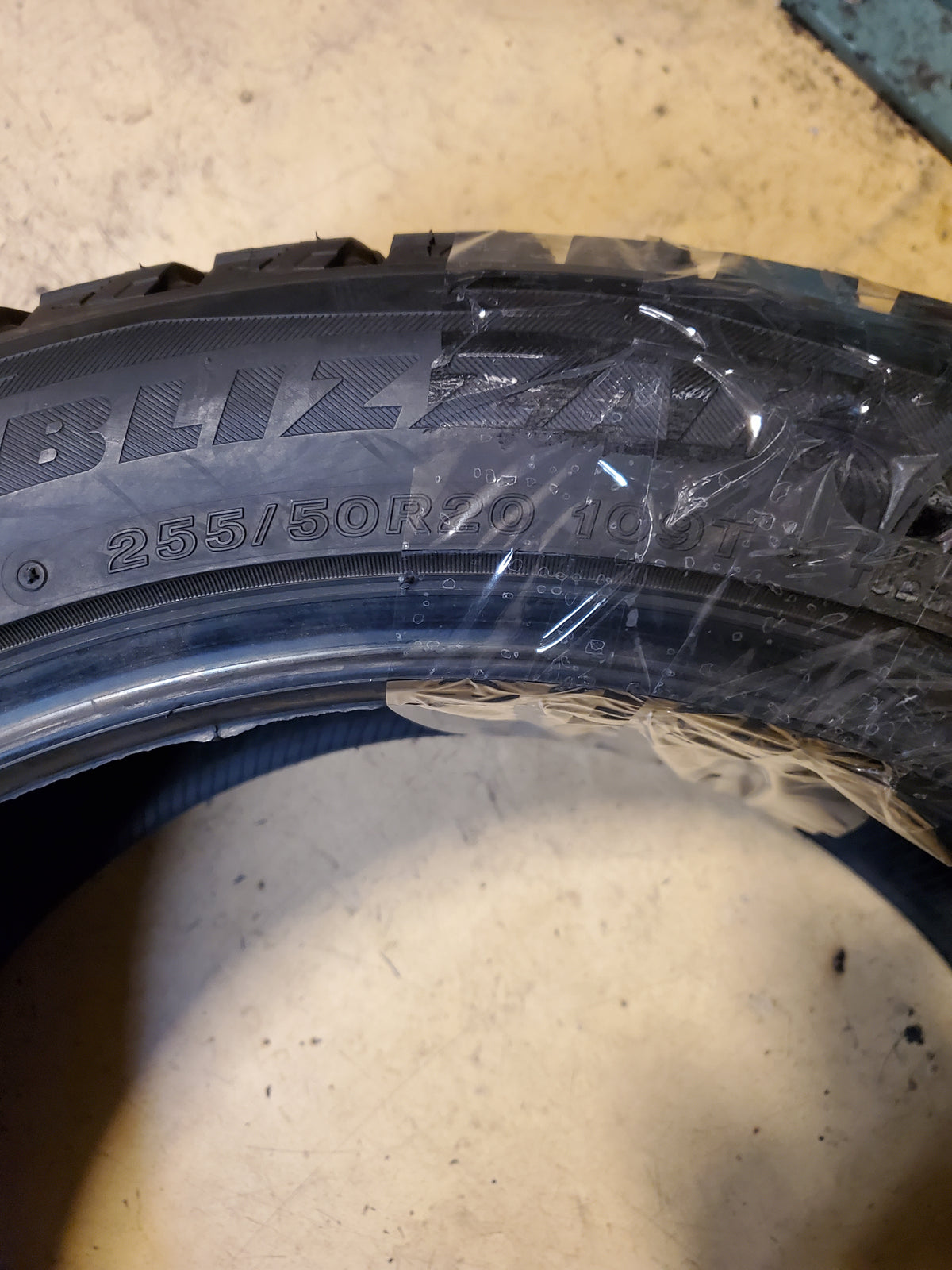 BRIDGESTONE BLIZZAK DM-V2 BSW P 255 50 20 109T XL WINTER TIRE 015947