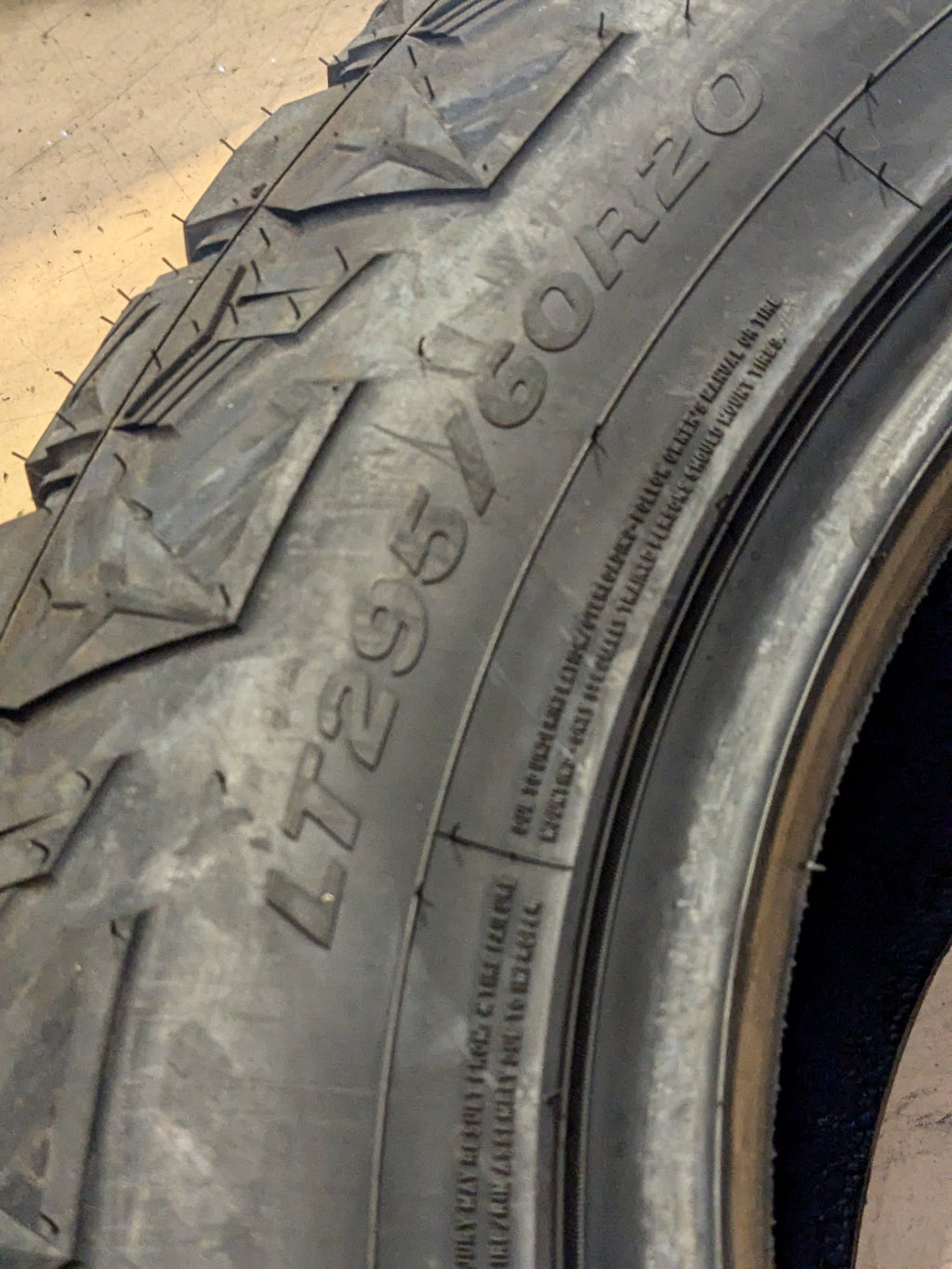 FORTUNE TORMENTA R/T FSR309 LT 295 60 20 126/123Q LRE 10 PLY RUGGED TERRAIN TIRE 9295030341