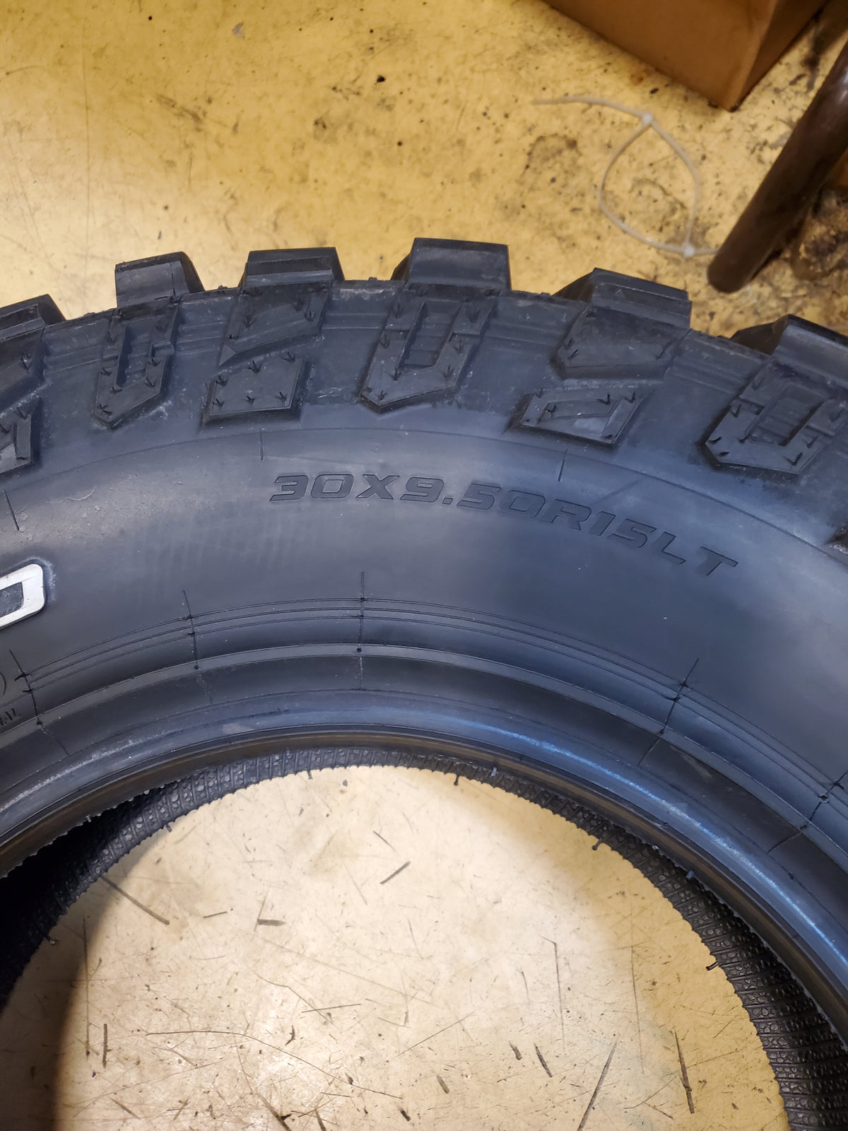 COOPER DISCOVERER STT PRO BSW LT 30 9.50 15 104Q 6PLY MUD TIRE 170122034
