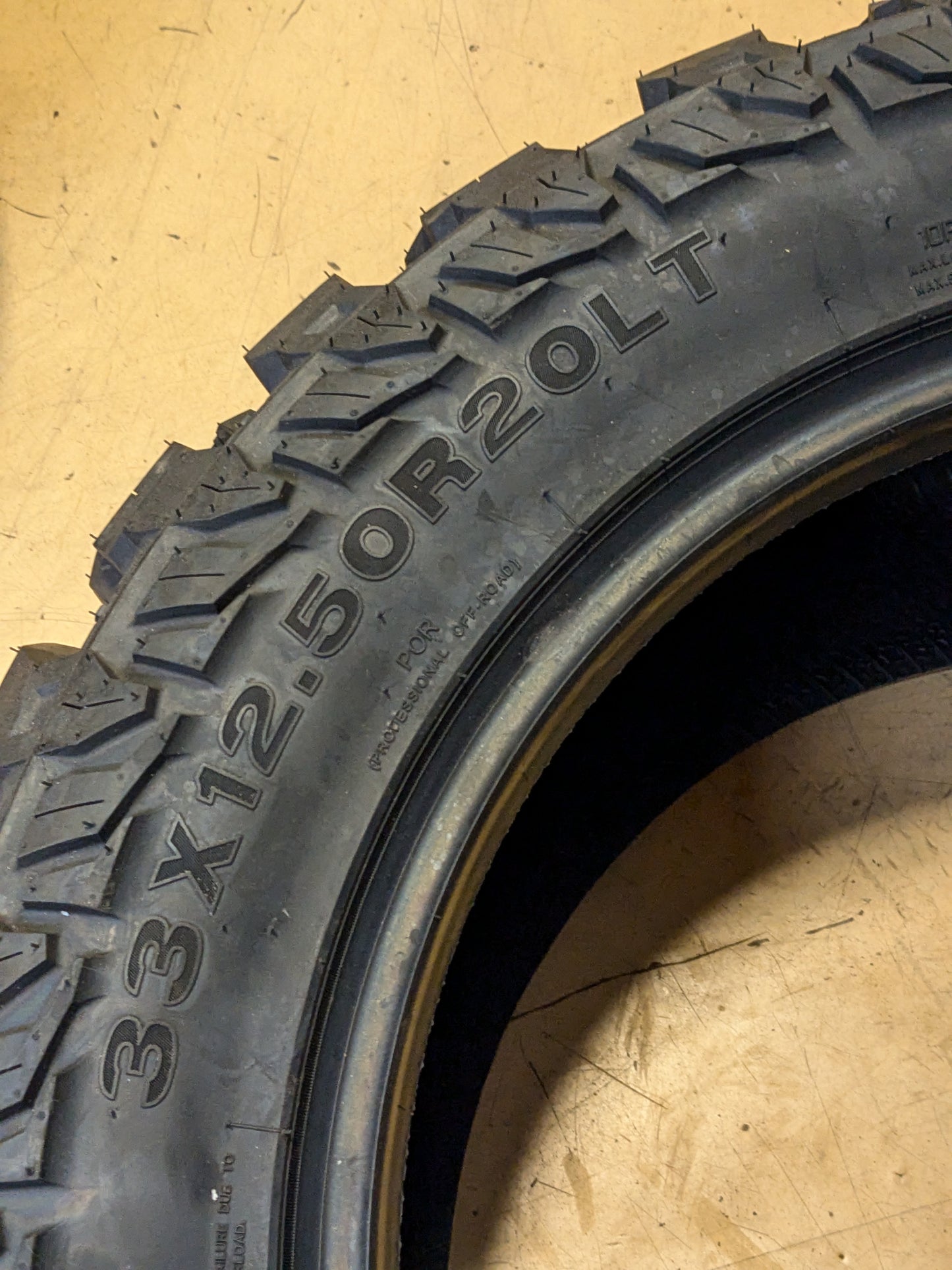 ARMSTRONG DESERT DOG MT BSW LT 33 12.5 20 114Q LRE 10PLY MUD TERRAIN TIRE 1200050561