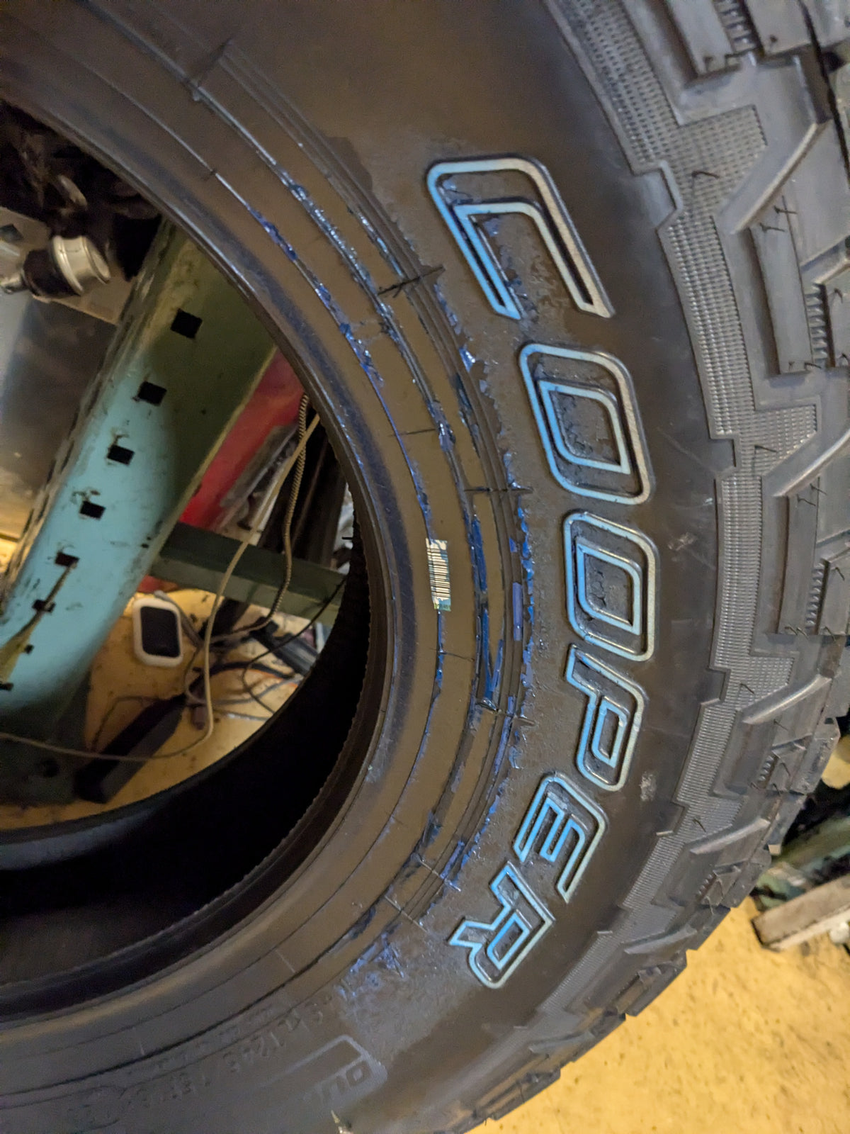 COOPER DISCOVERER AT3 LT OWL LT 245 75 16 120/116R E ALL TERRAIN TIRE
